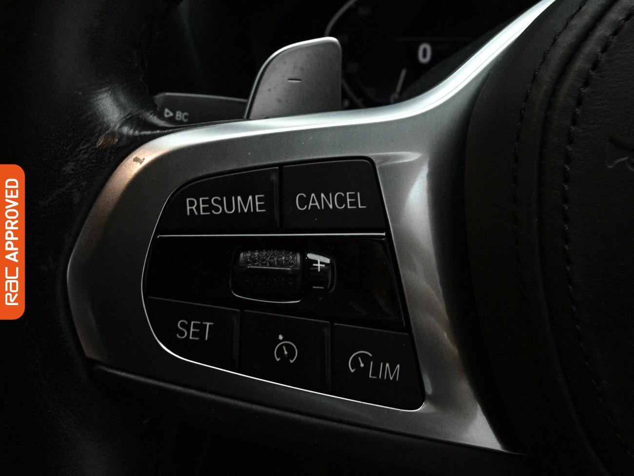 BMW 3 Series view 23