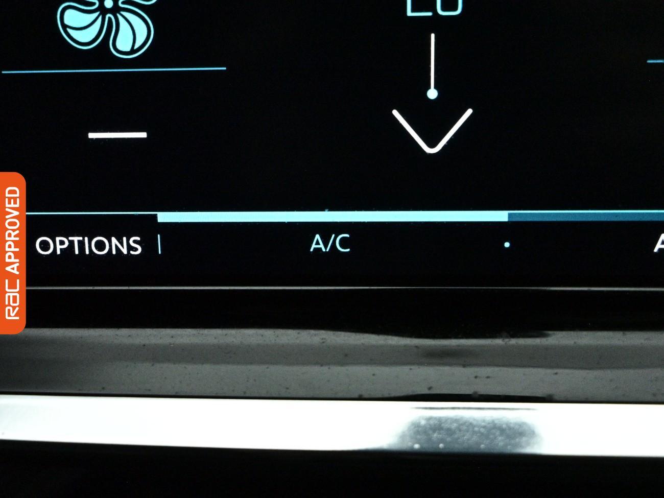 Peugeot e-208 view 19