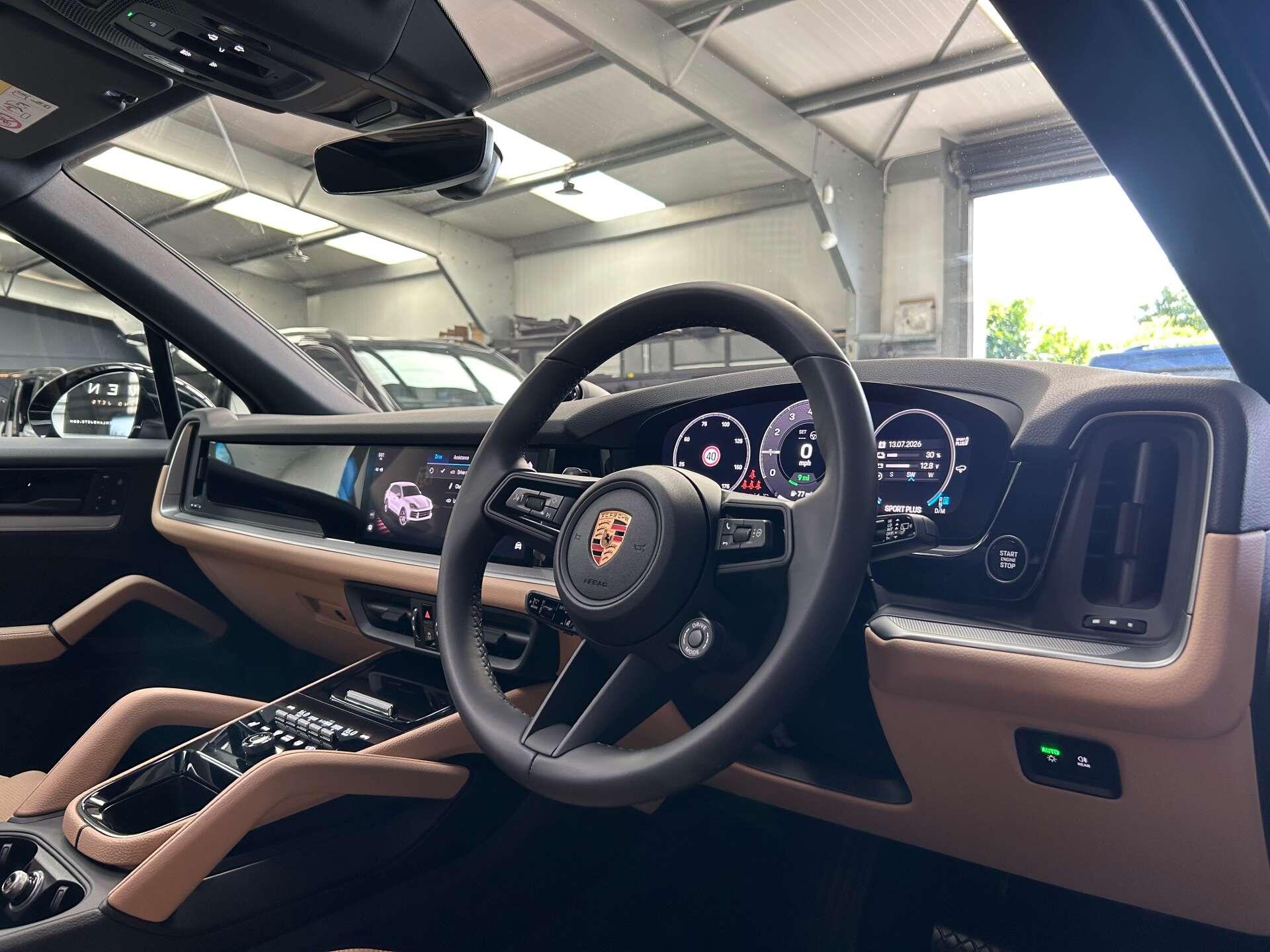 Porsche Cayenne view 37