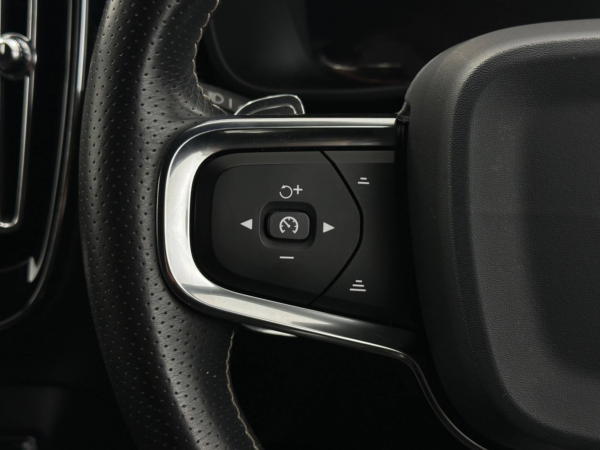 Volvo XC40 view 15