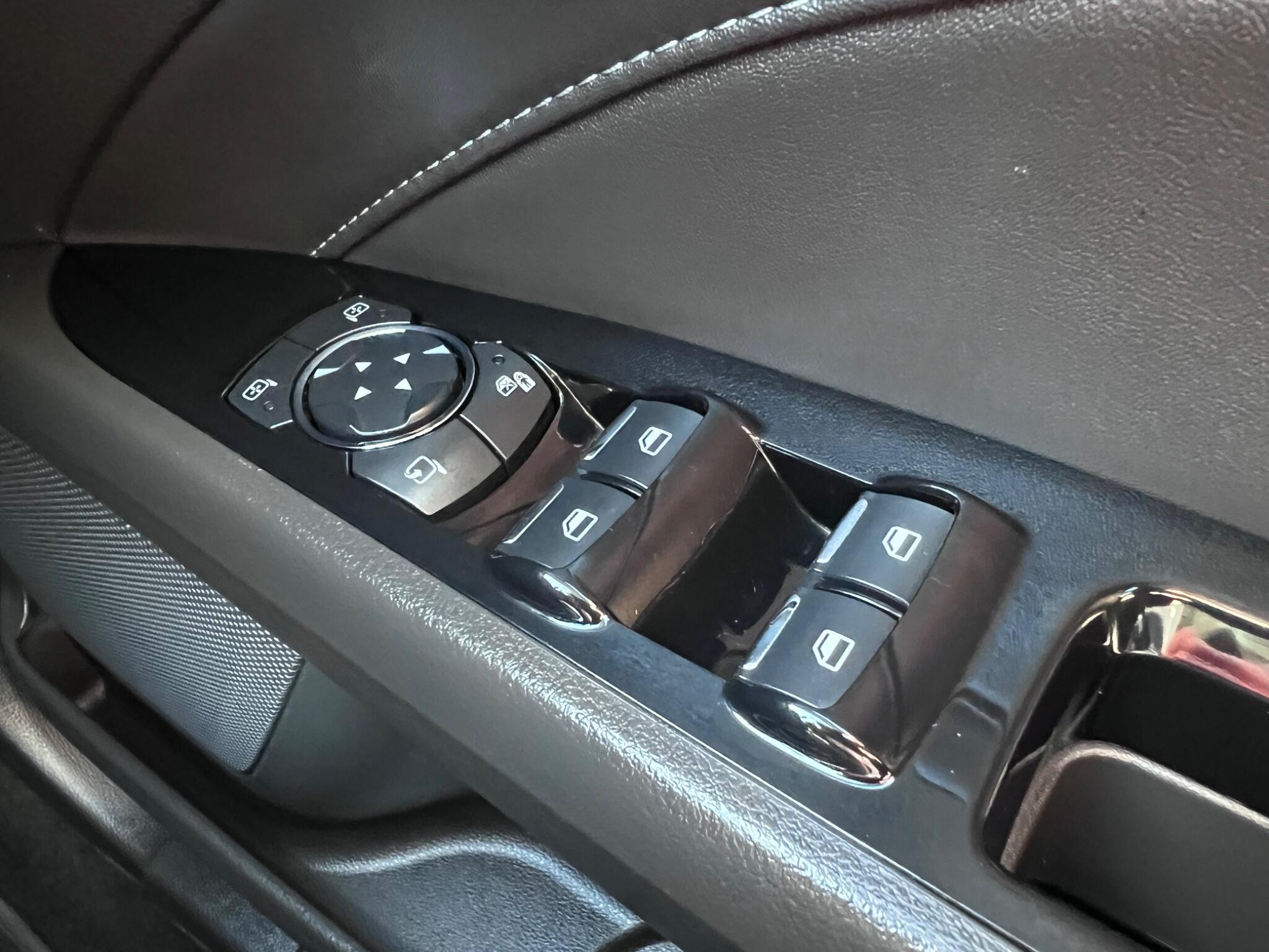 Ford Mondeo view 23