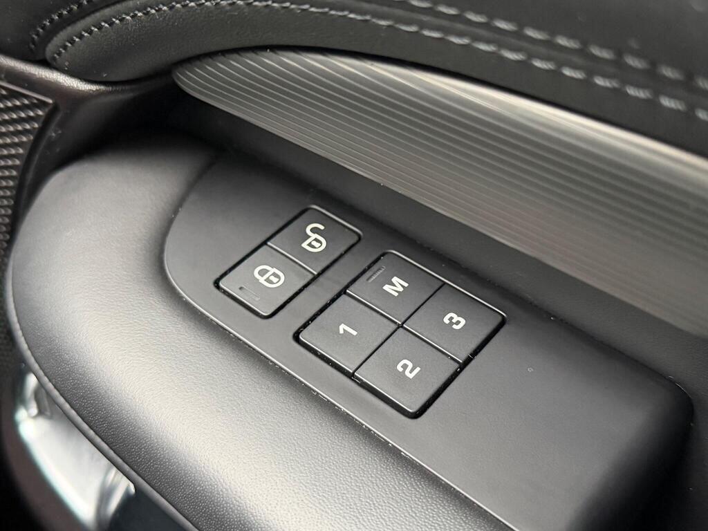Land Rover Discovery view 60