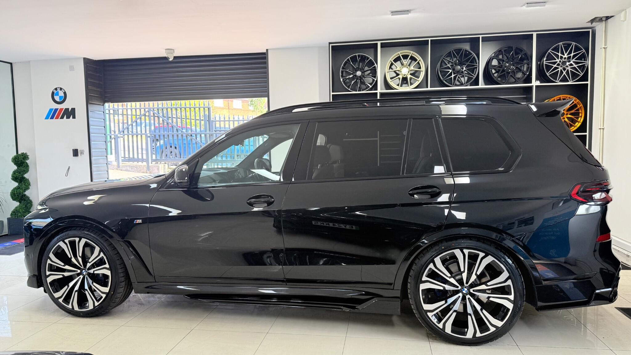 BMW X7 view 61
