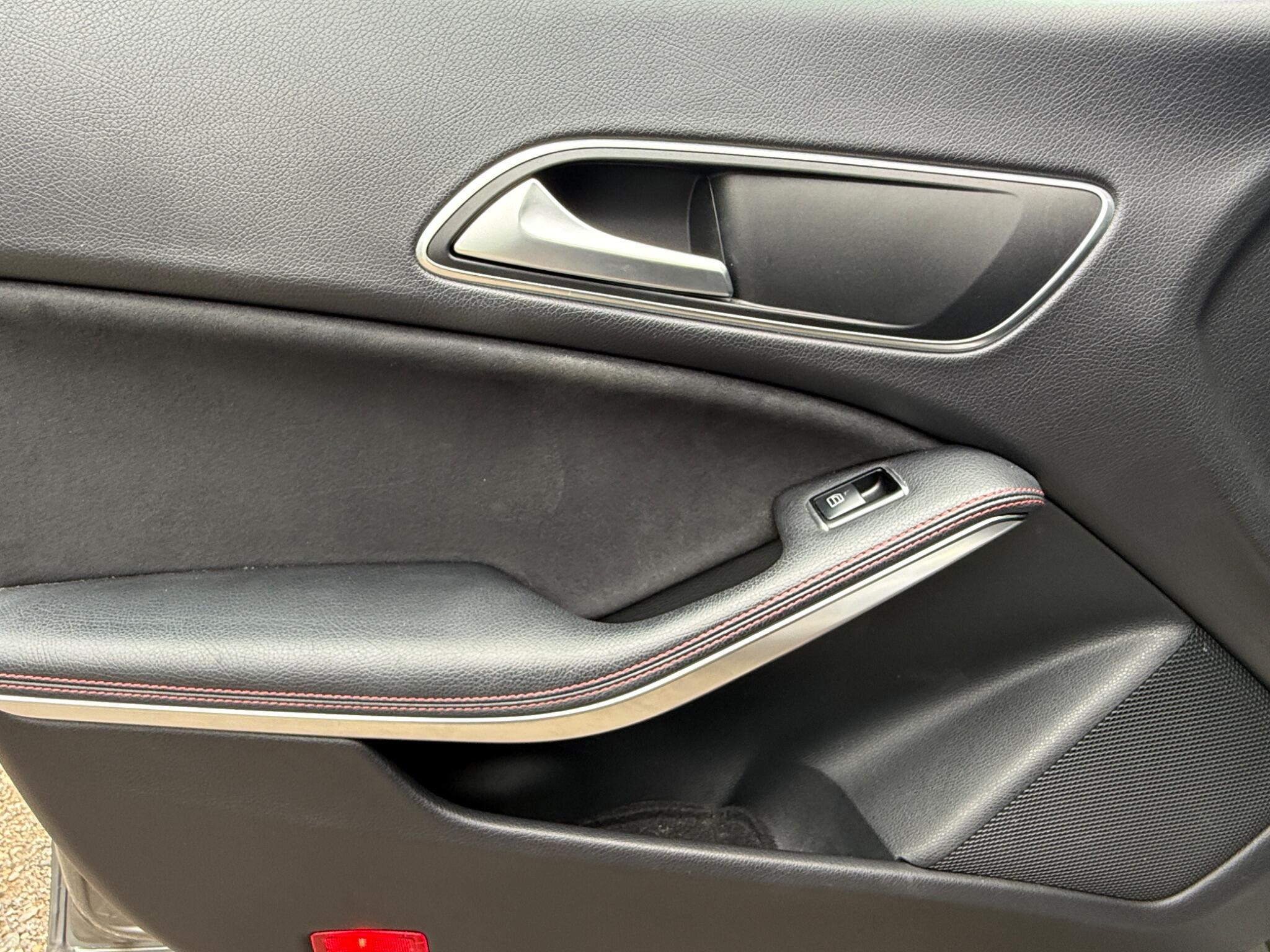 2015 Mercedes-Benz CLA image 34