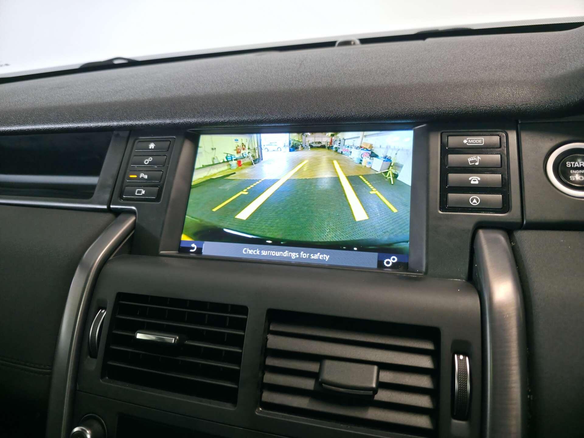 Land Rover Discovery Sport view 43