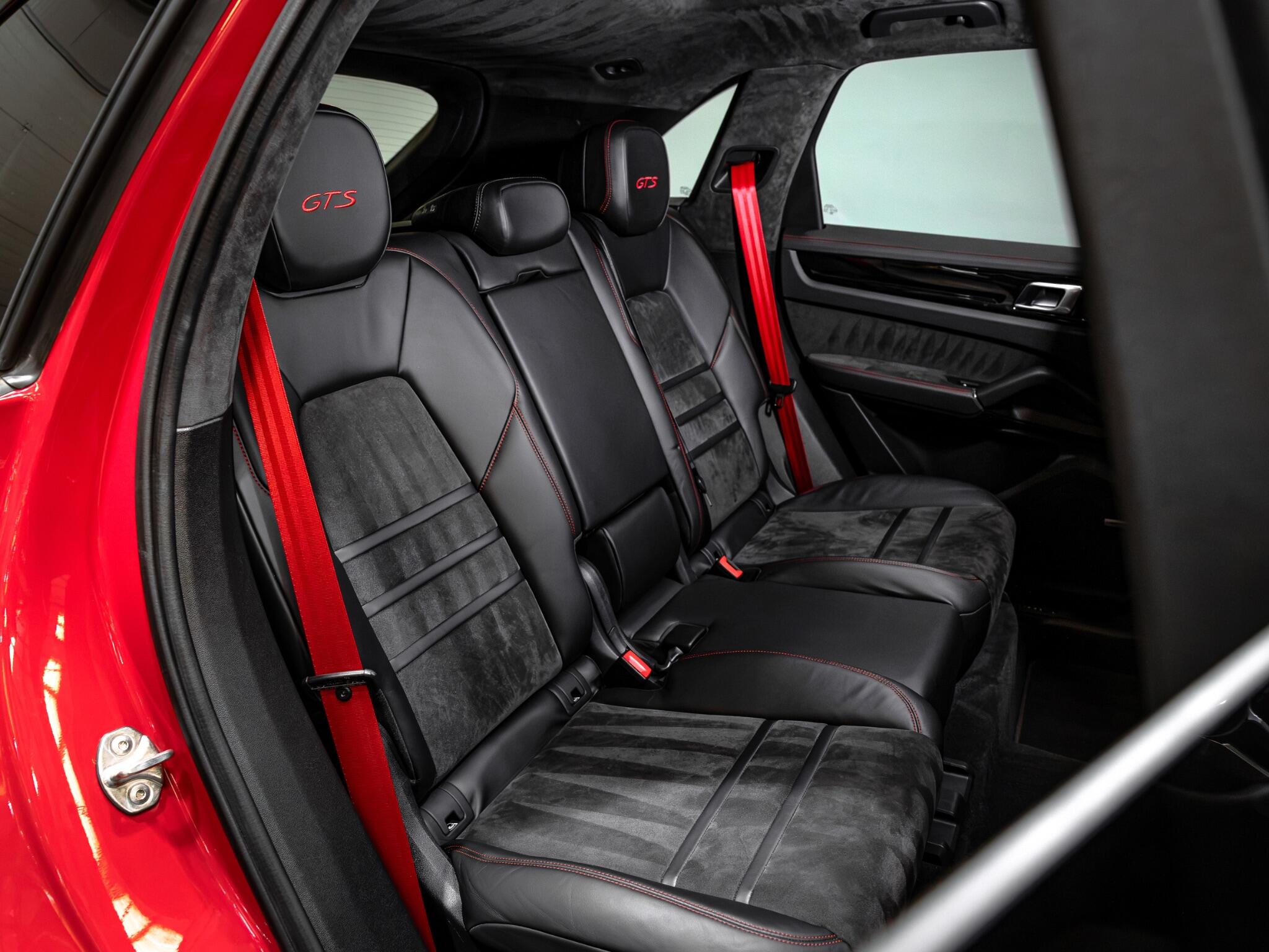 Porsche Cayenne view 24