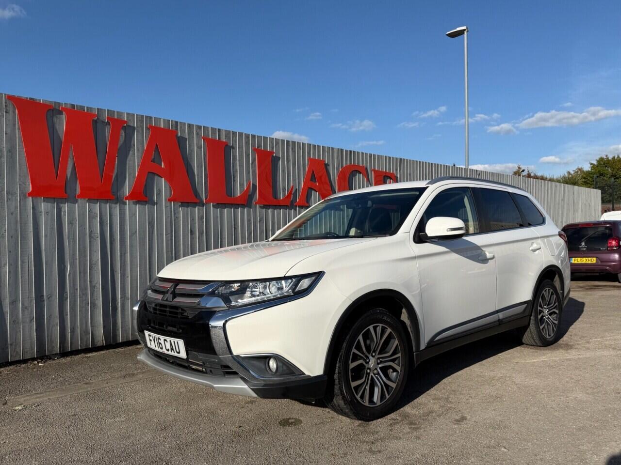 Mitsubishi Outlander view 9