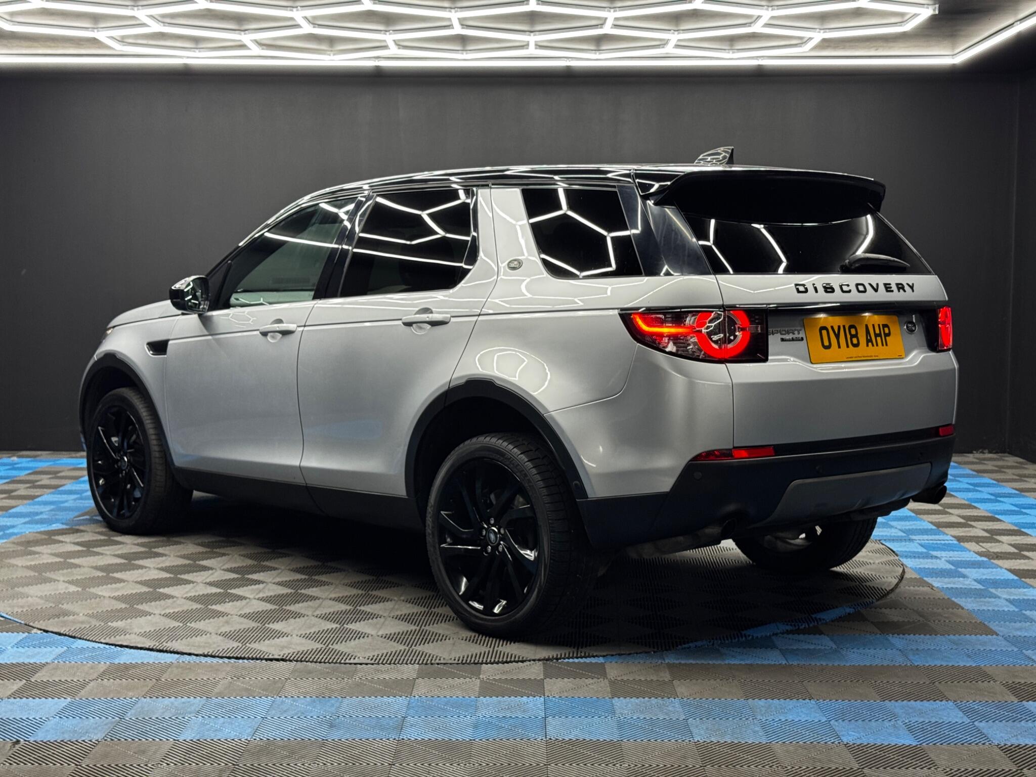 Land Rover Discovery Sport view 7