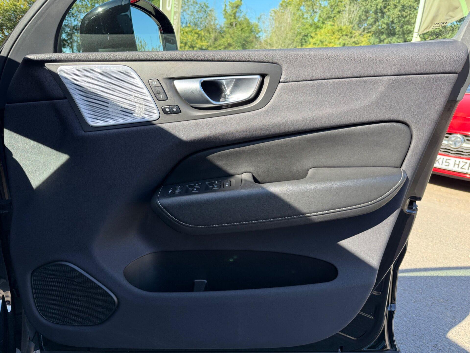 Volvo XC60 view 38