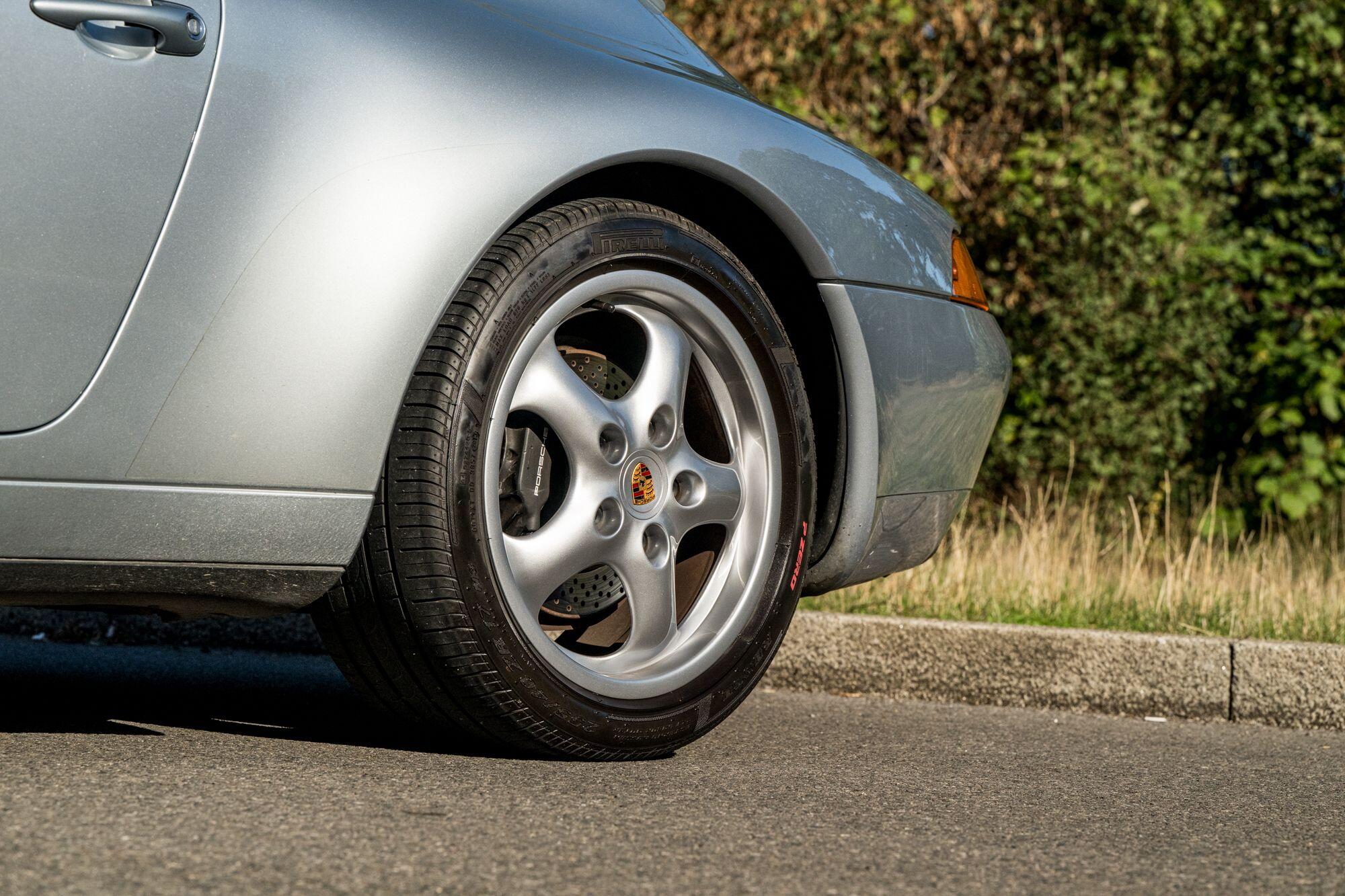 Porsche 911 view 15