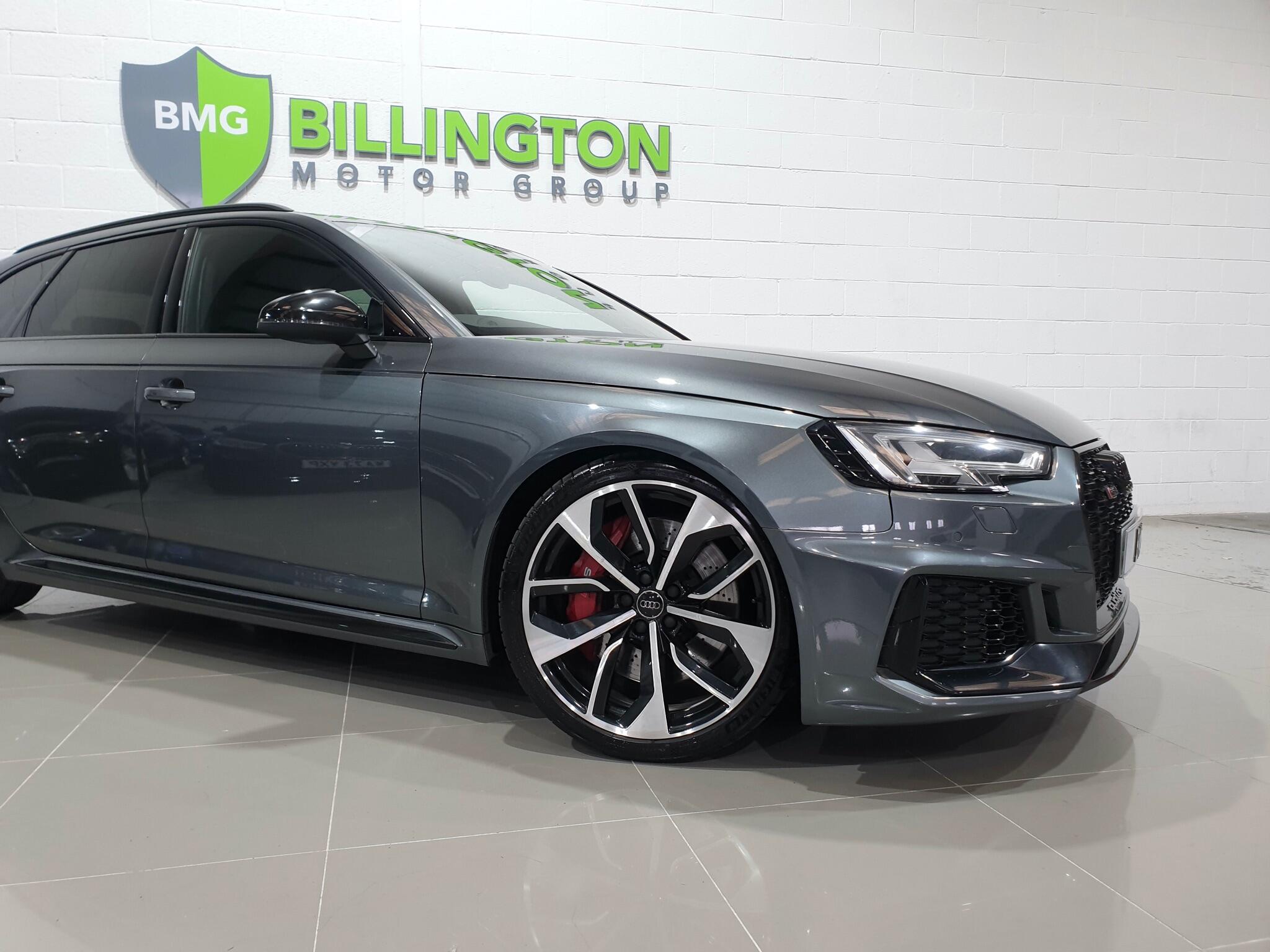 Audi RS4 view 11