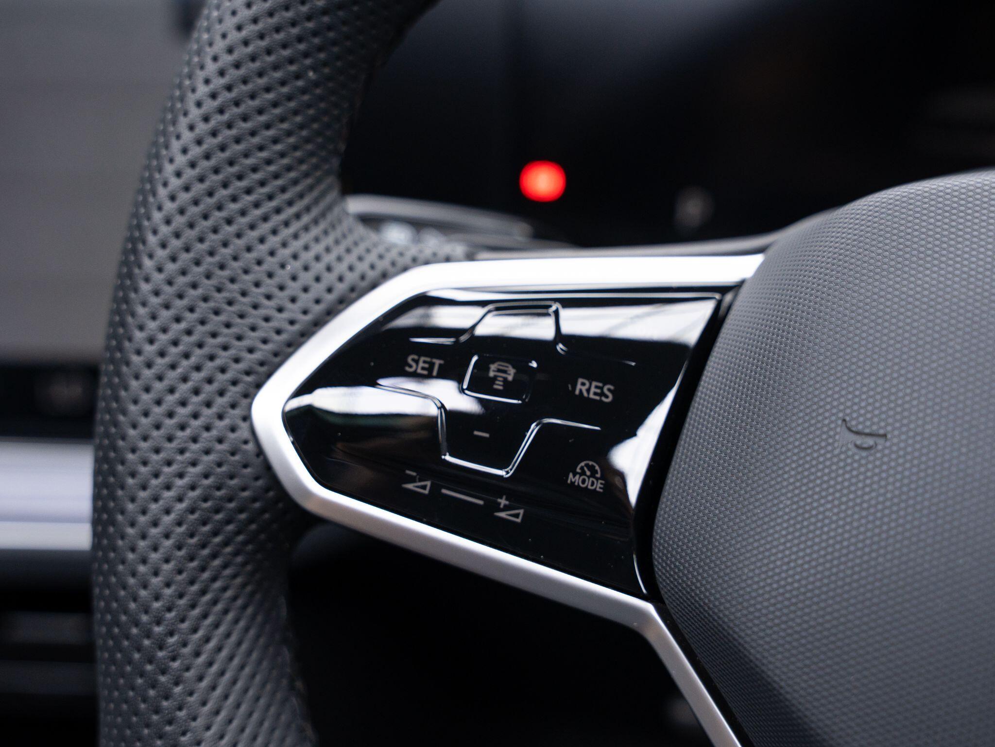 Volkswagen Touareg view 16