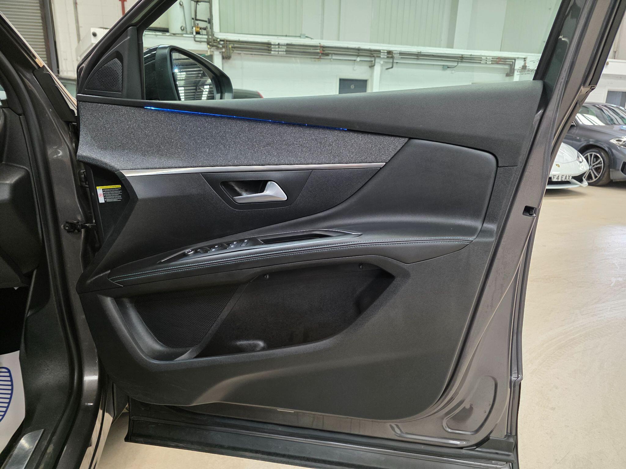 Peugeot 5008 view 13