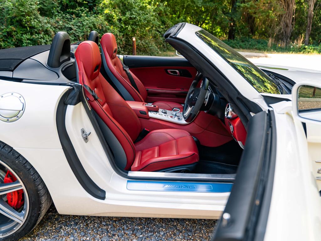 Mercedes-Benz SLS view 13