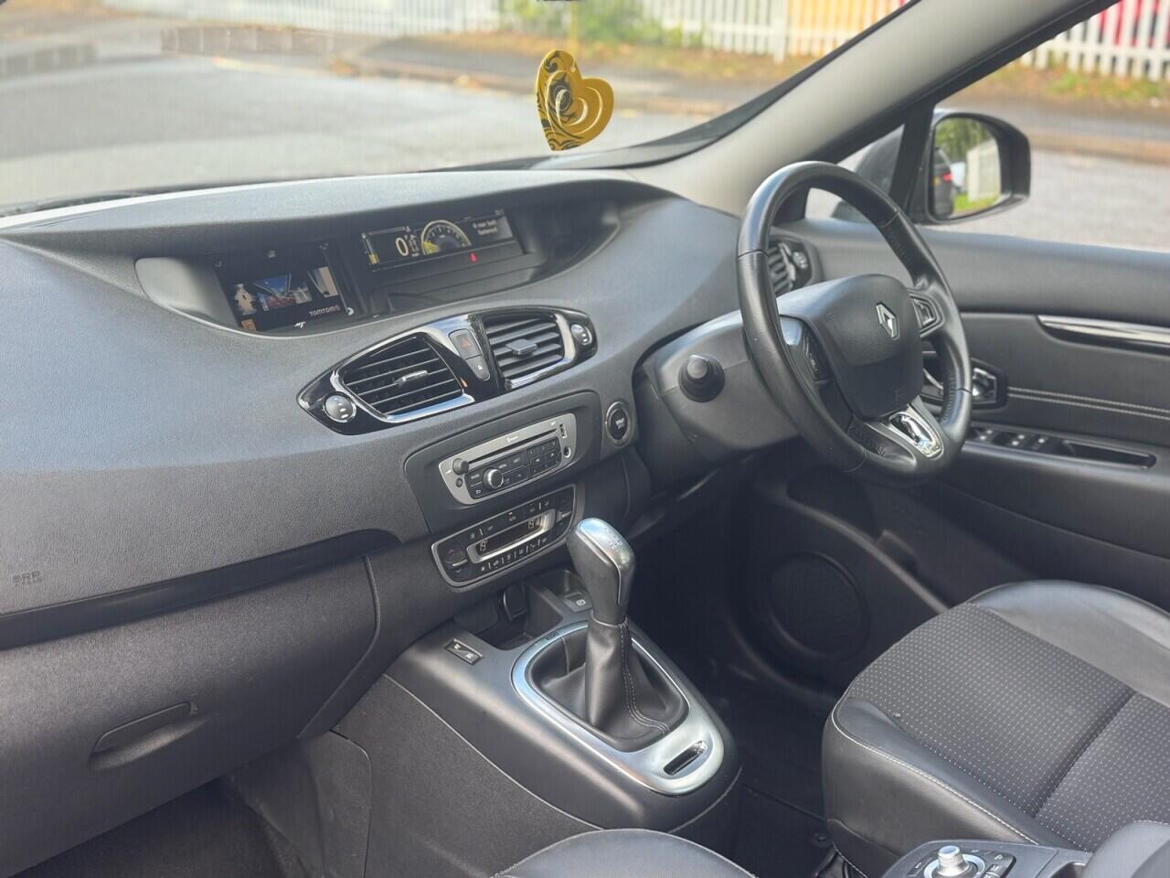 Renault Grand Scenic view 13
