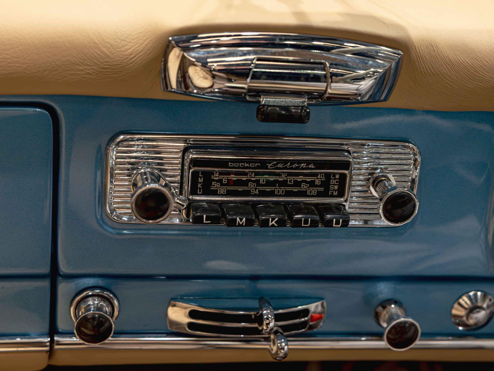 Mercedes-Benz 190 SL view 30