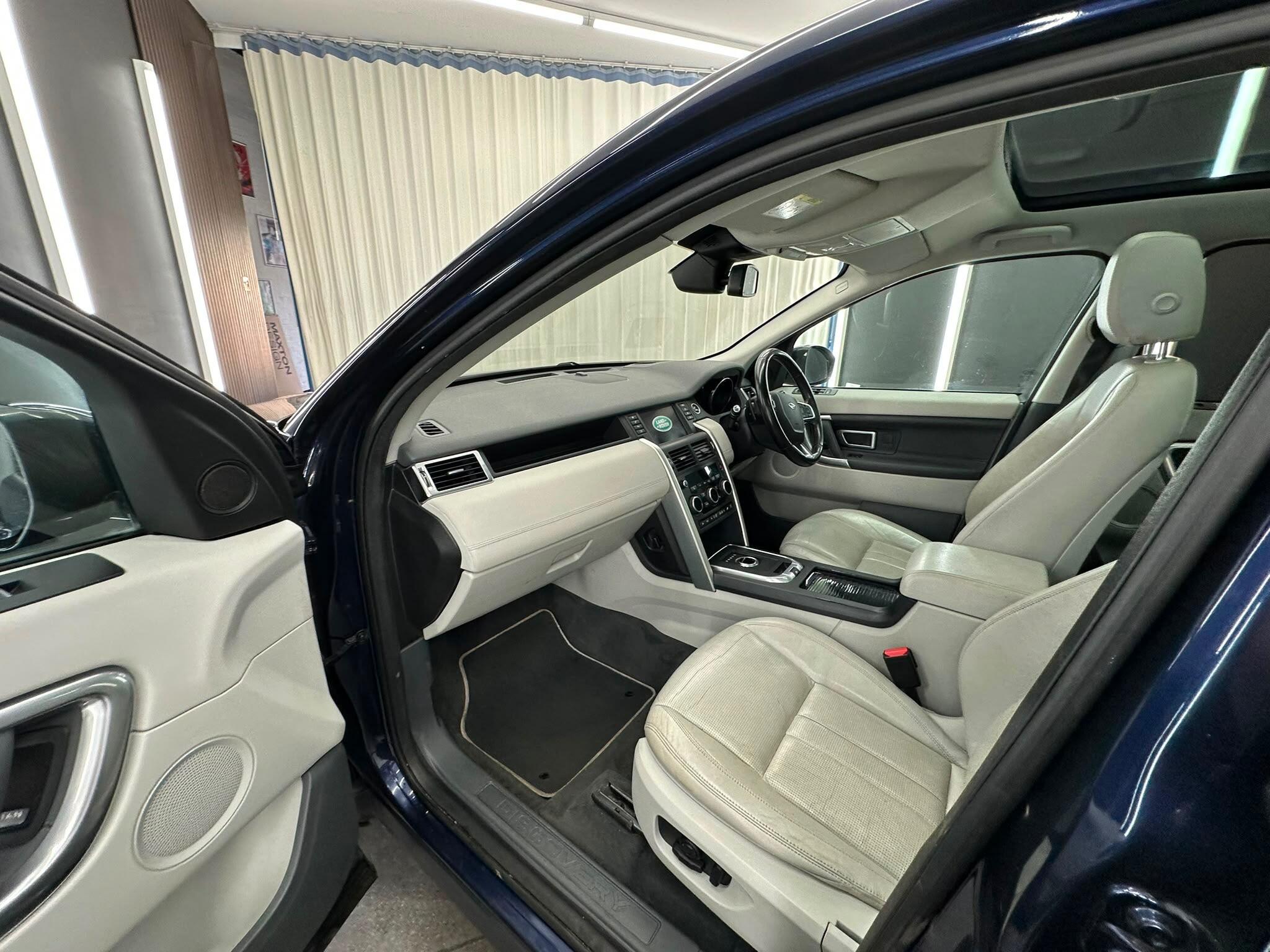 Land Rover Discovery Sport view 23