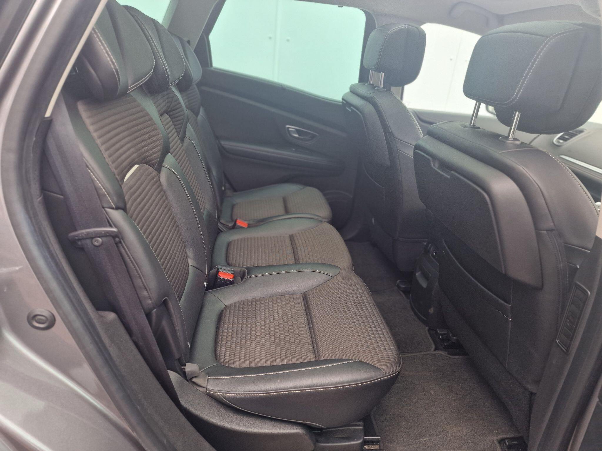 Renault Scenic view 40