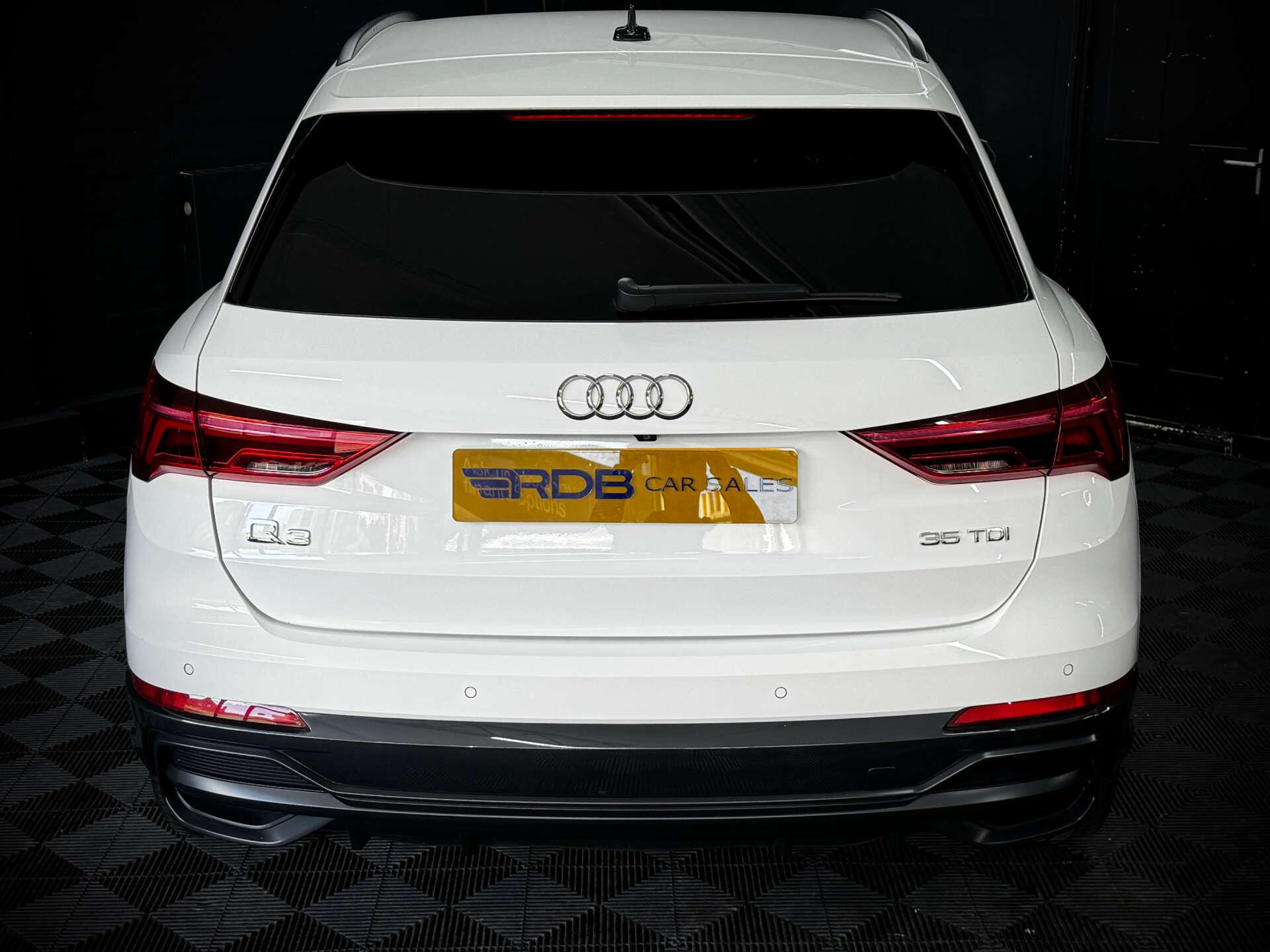 Audi Q3 view 25