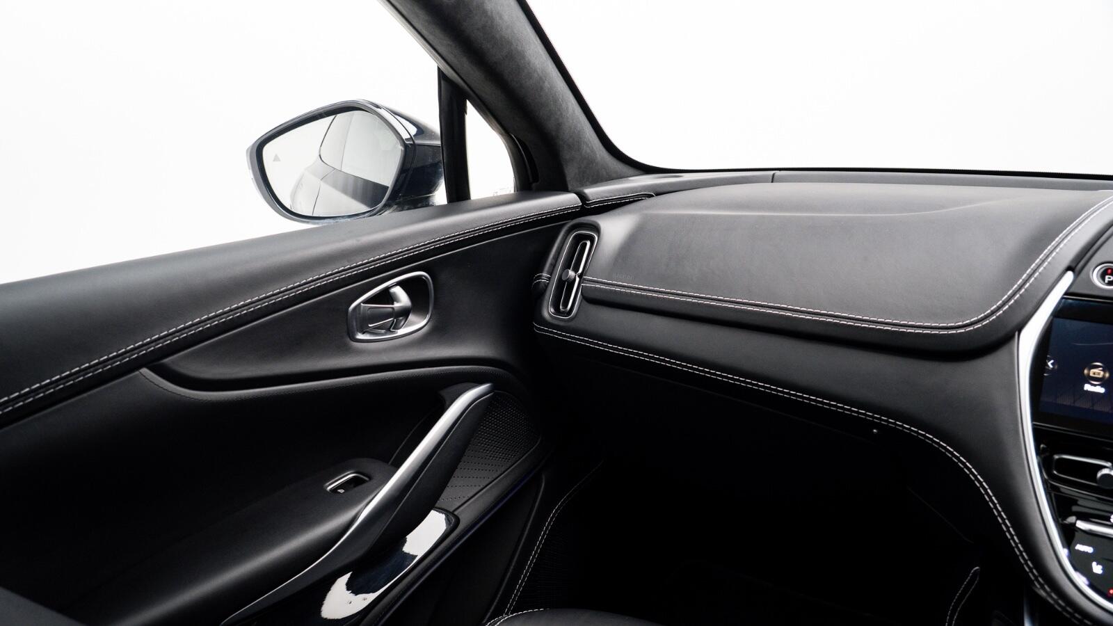 Aston Martin DBX view 23