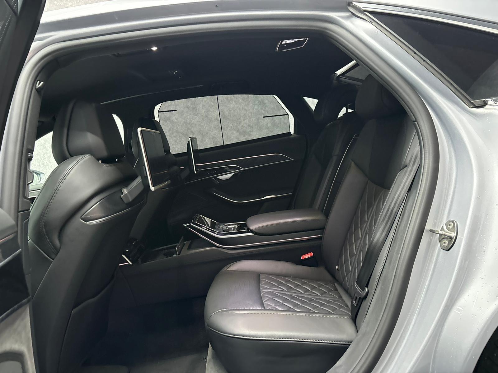 Audi A8 view 25