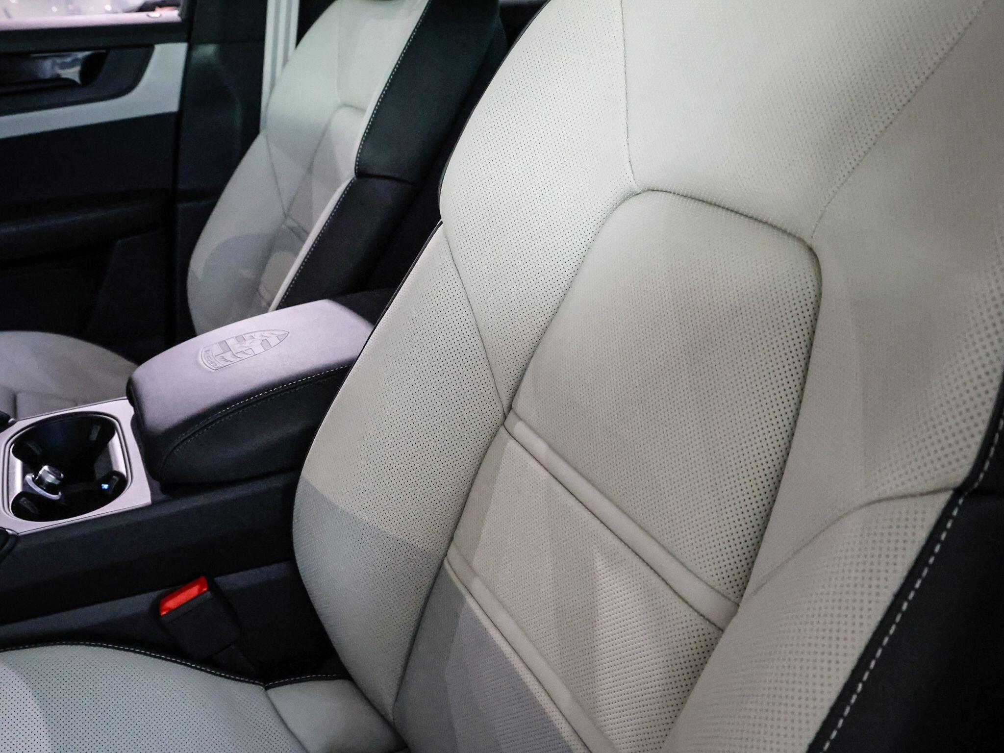 Porsche Cayenne view 21