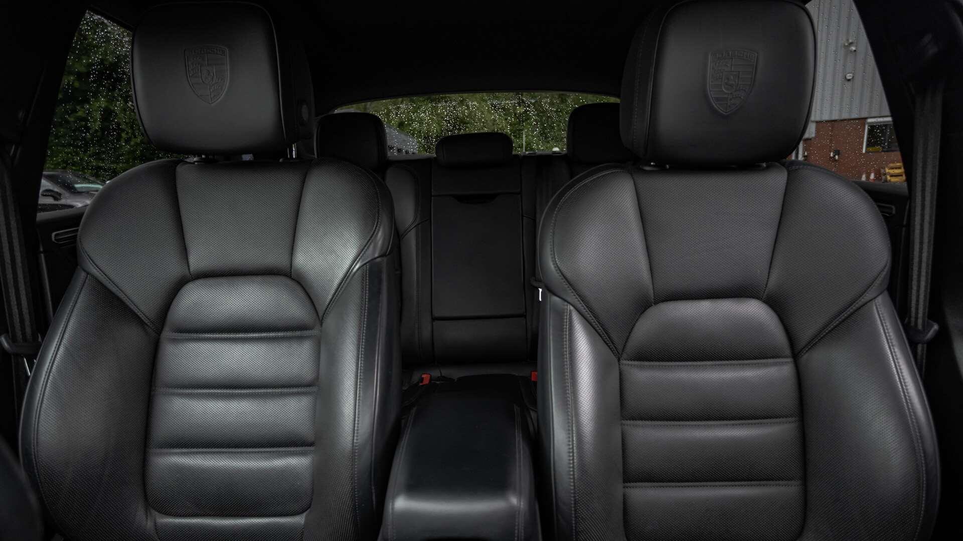 Porsche Macan view 16