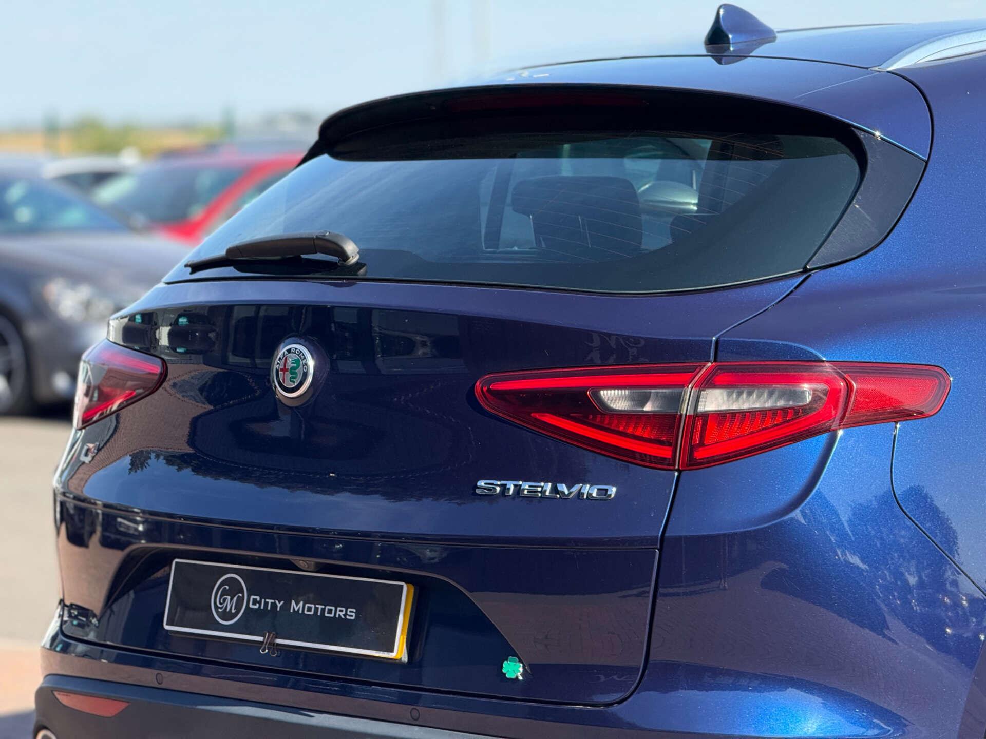 Alfa Romeo Stelvio view 18