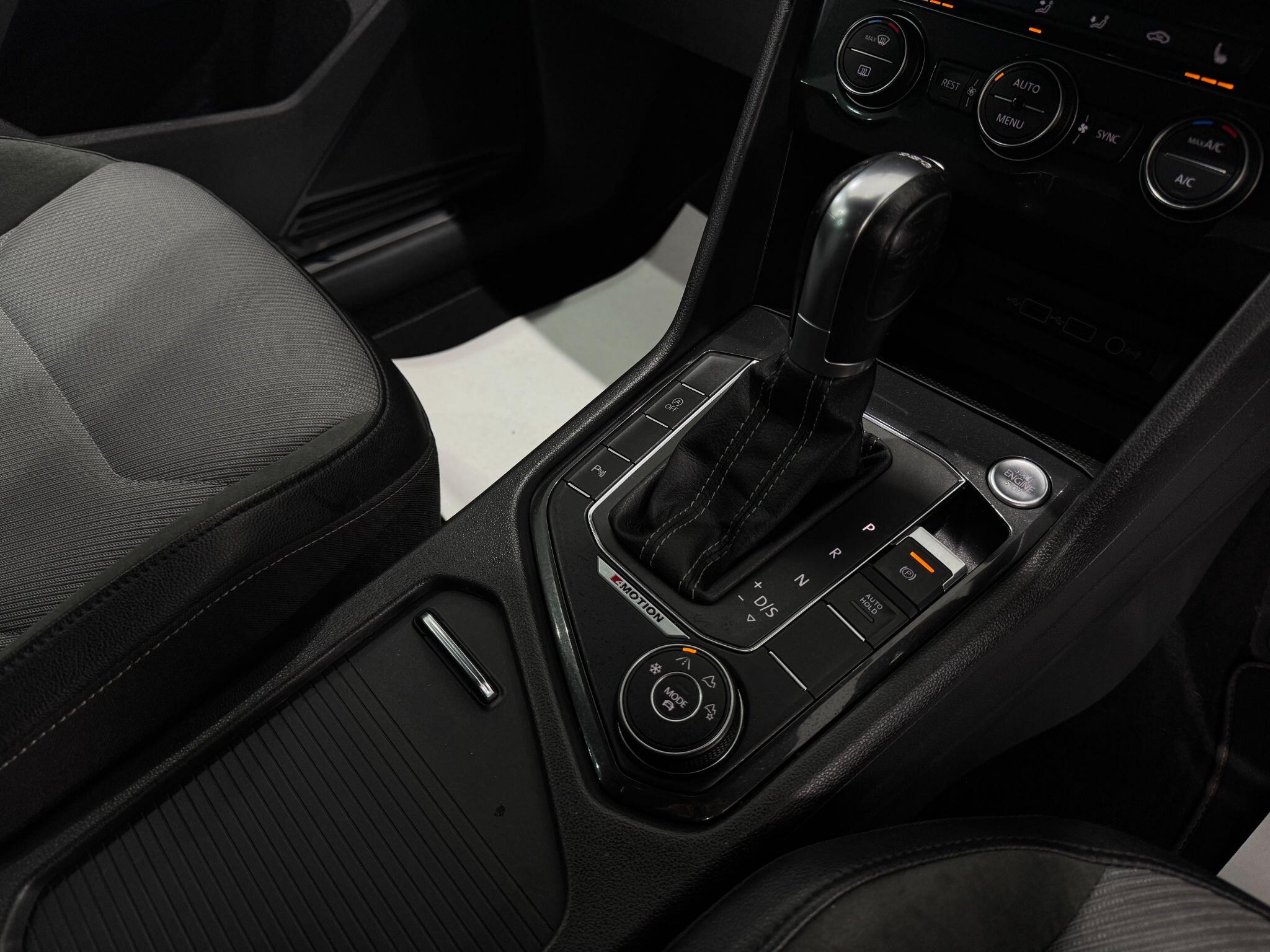 Volkswagen Tiguan view 45