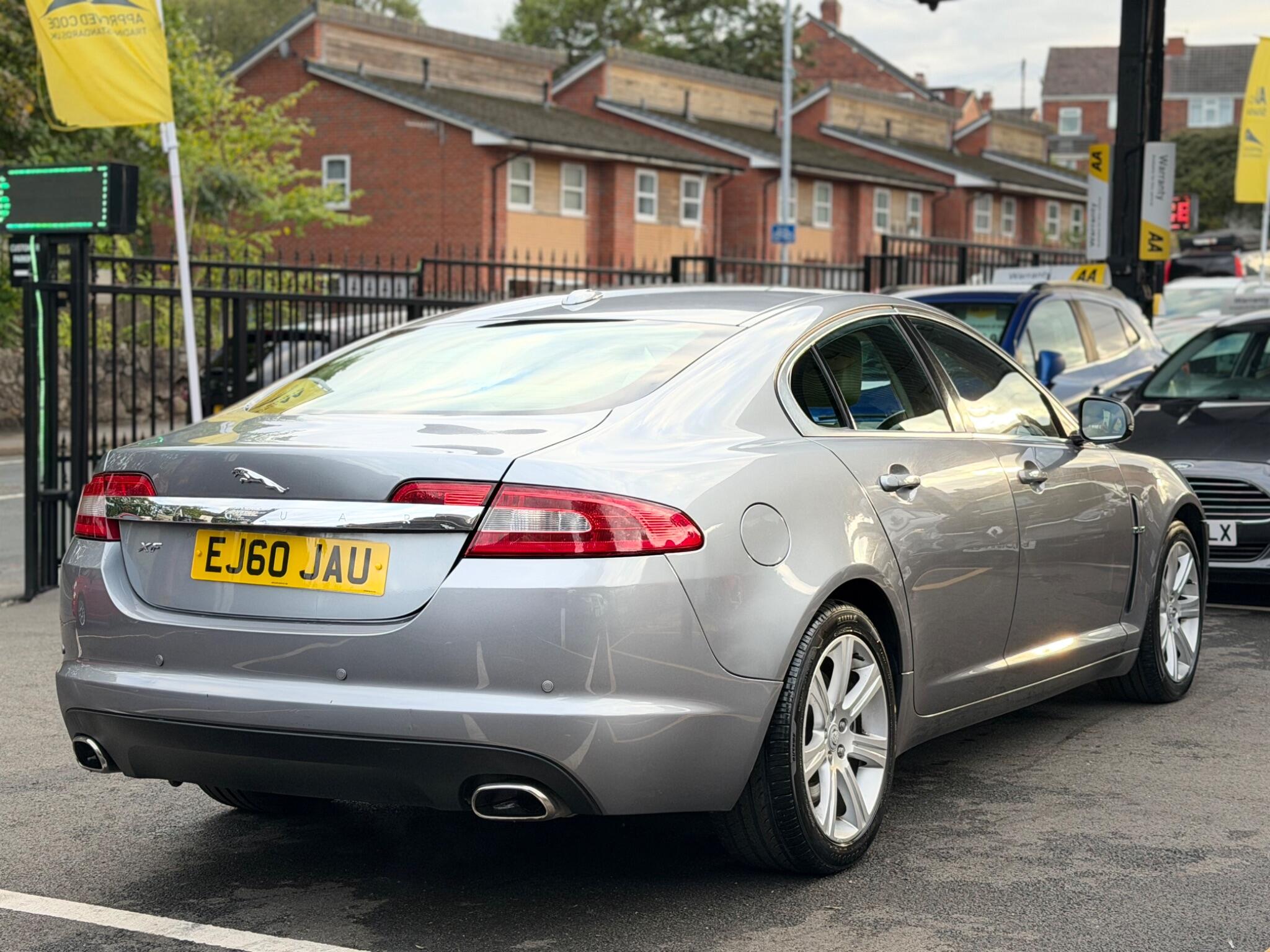 Jaguar XF view 3
