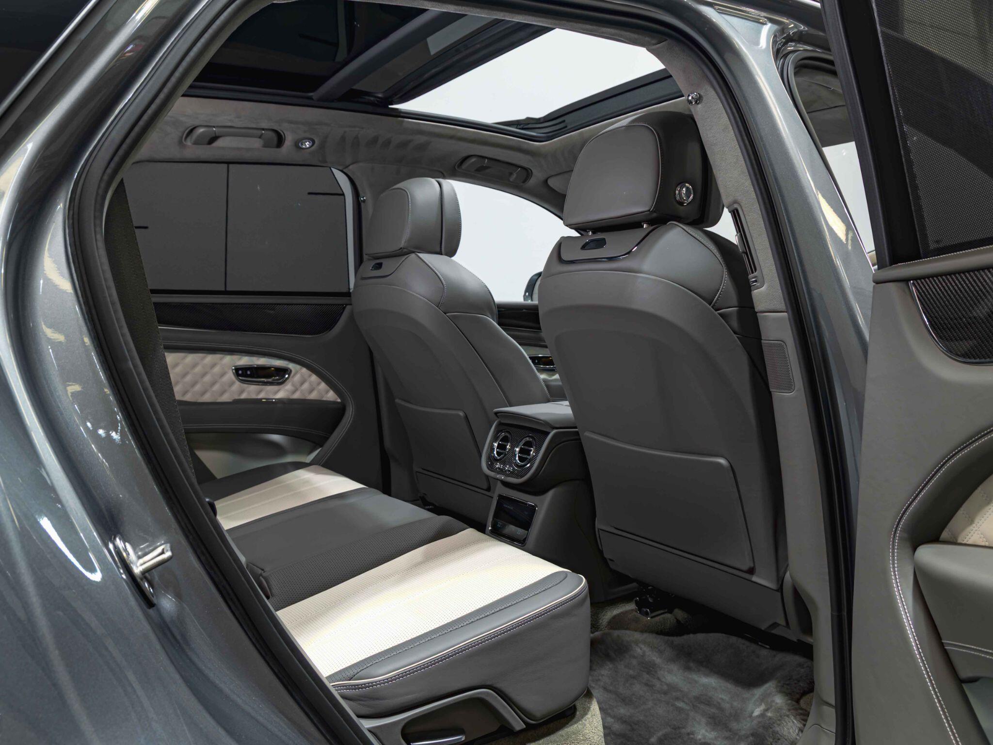Bentley Bentayga view 30