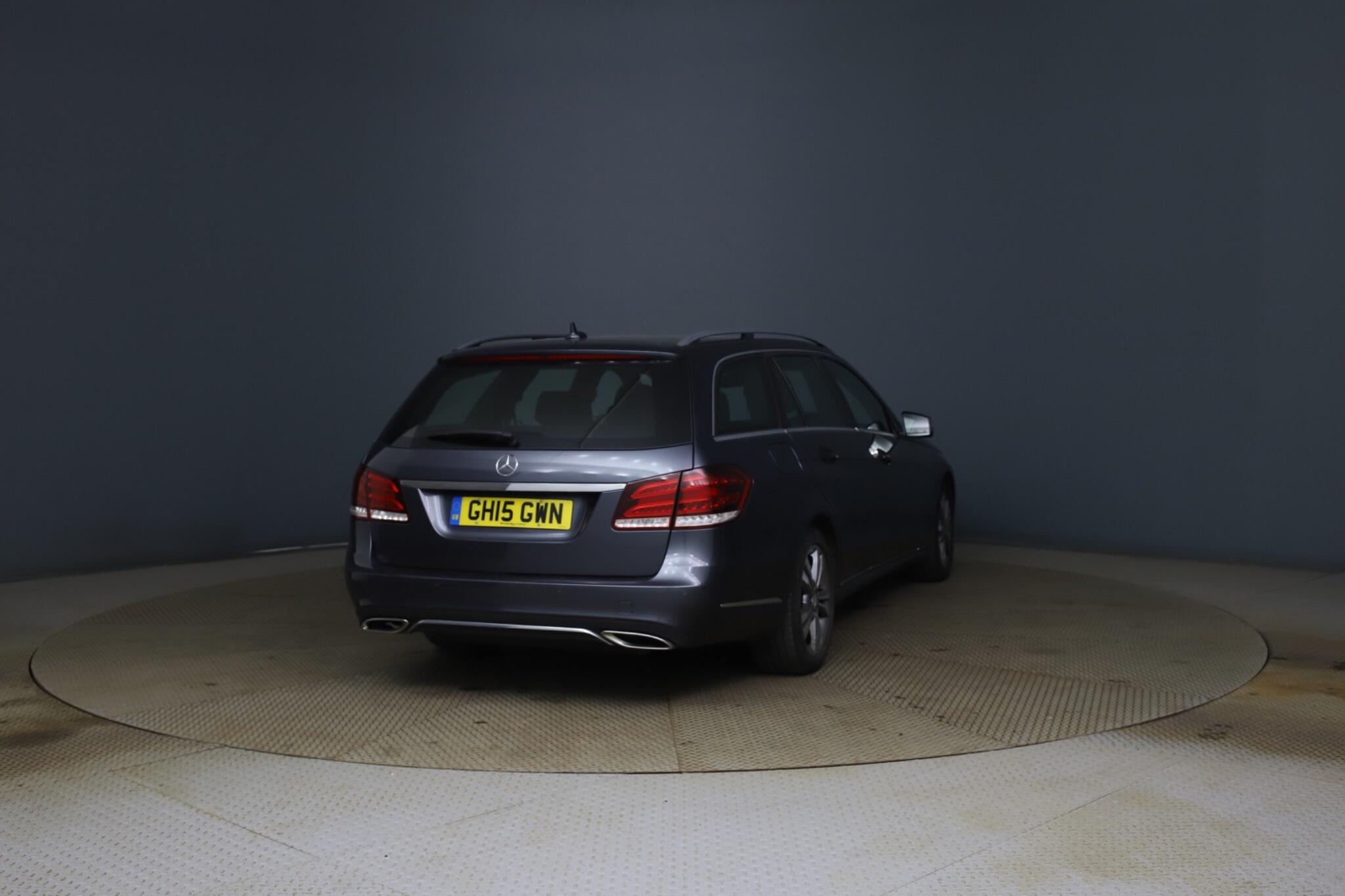 Mercedes-Benz E-Class view 12