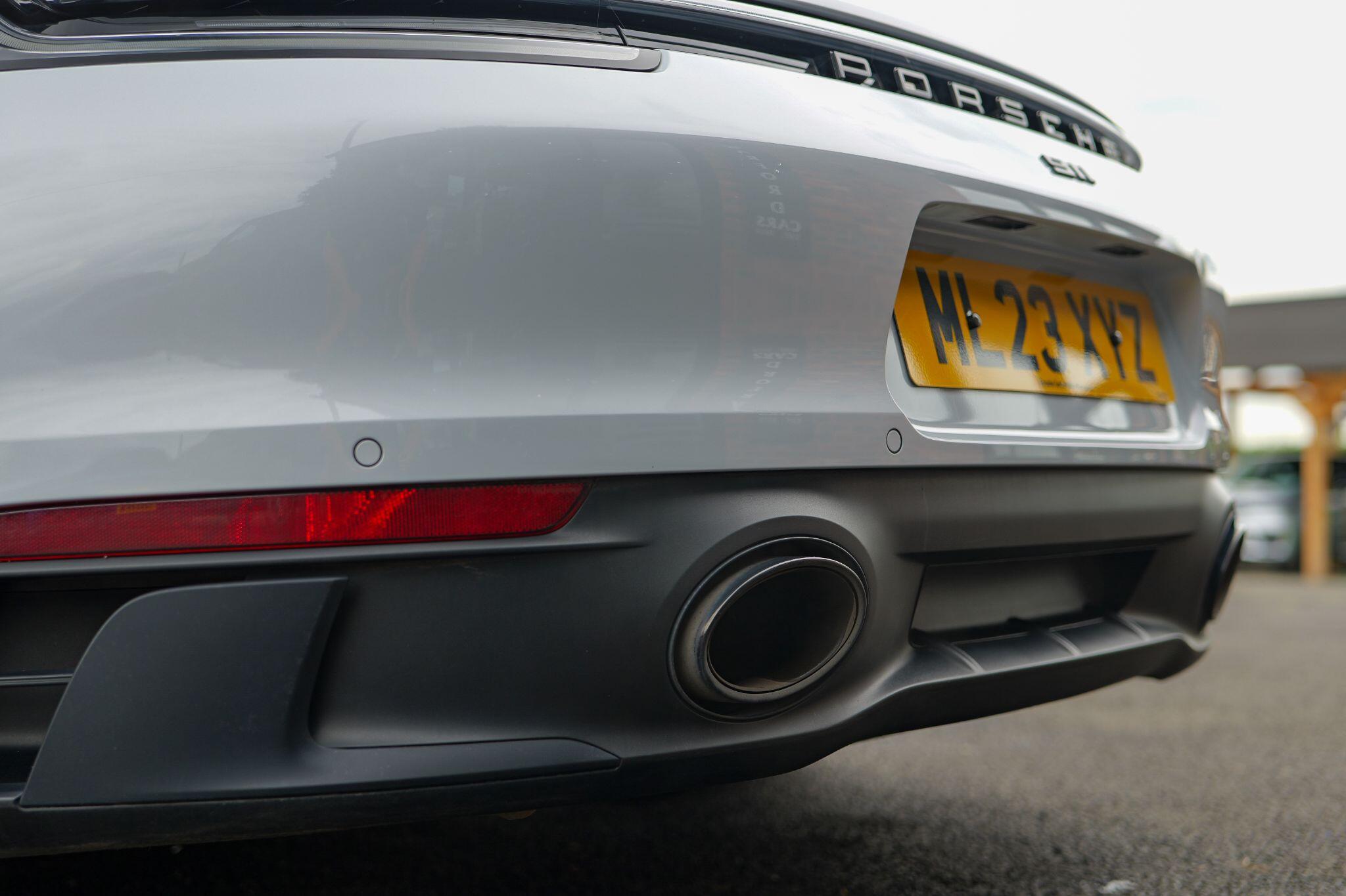 Porsche 911 view 11