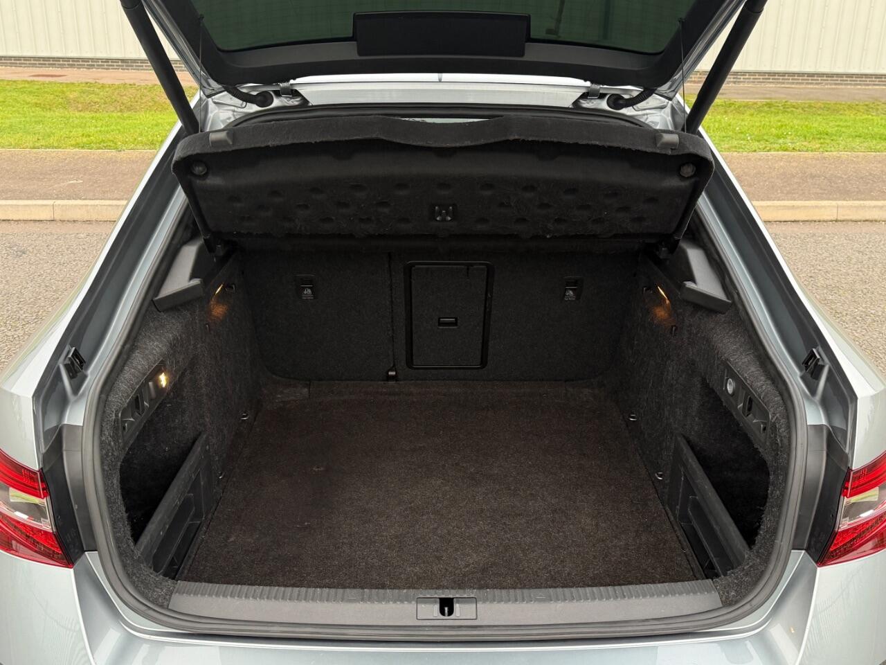 Skoda Superb view 11