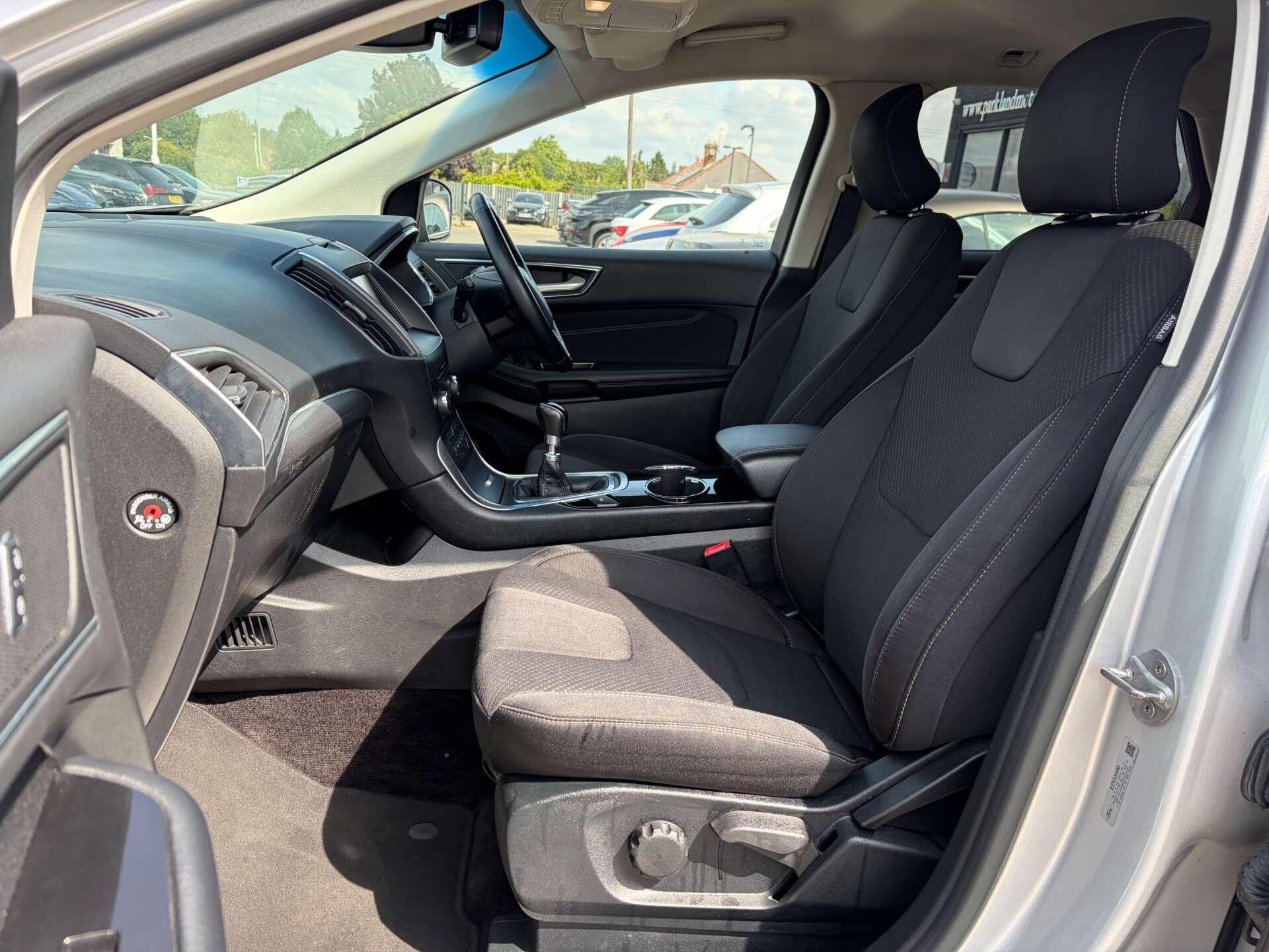 Ford Edge view 15