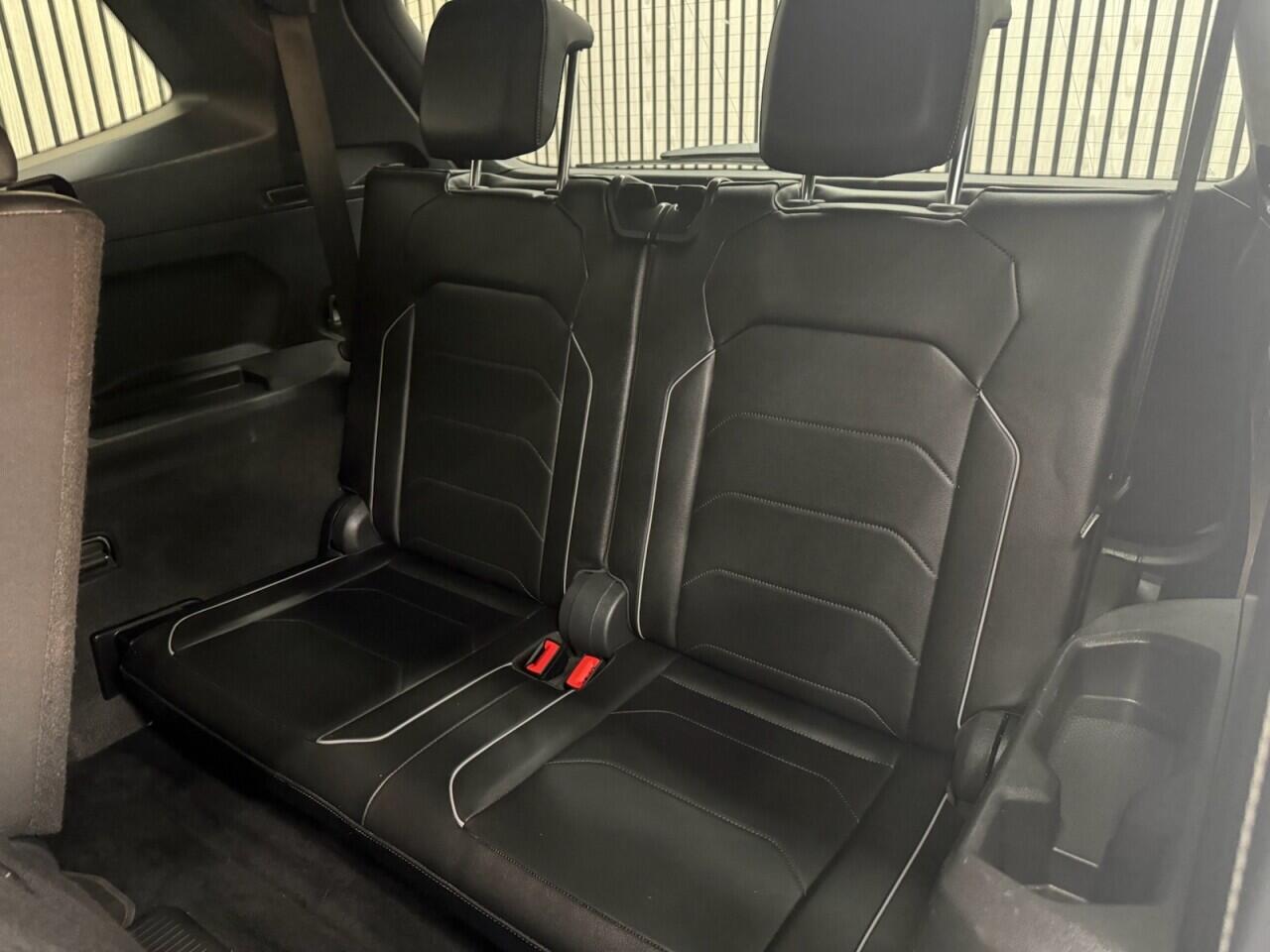 Volkswagen Tiguan Allspace view 8