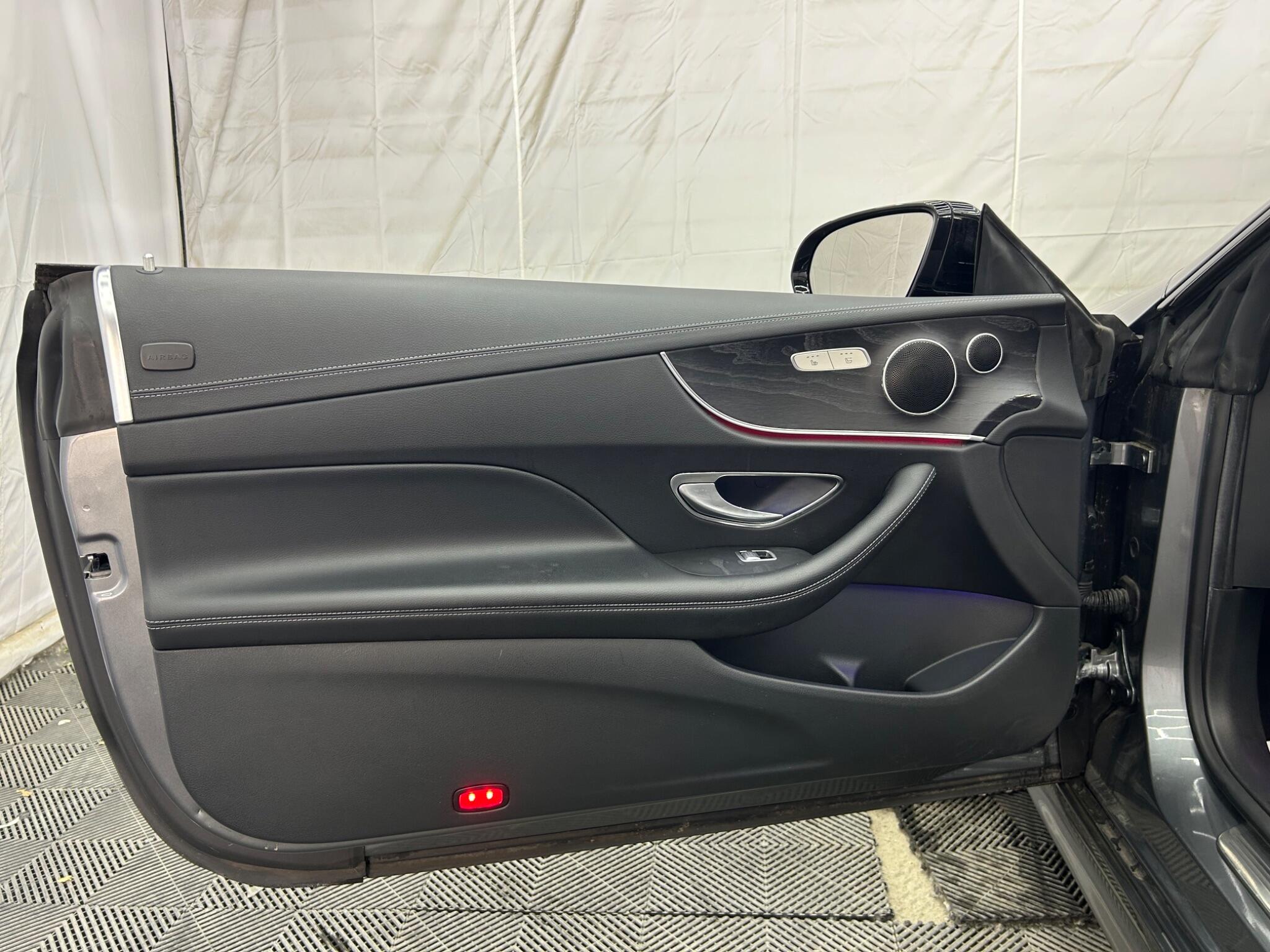 Mercedes-Benz E Class view 30