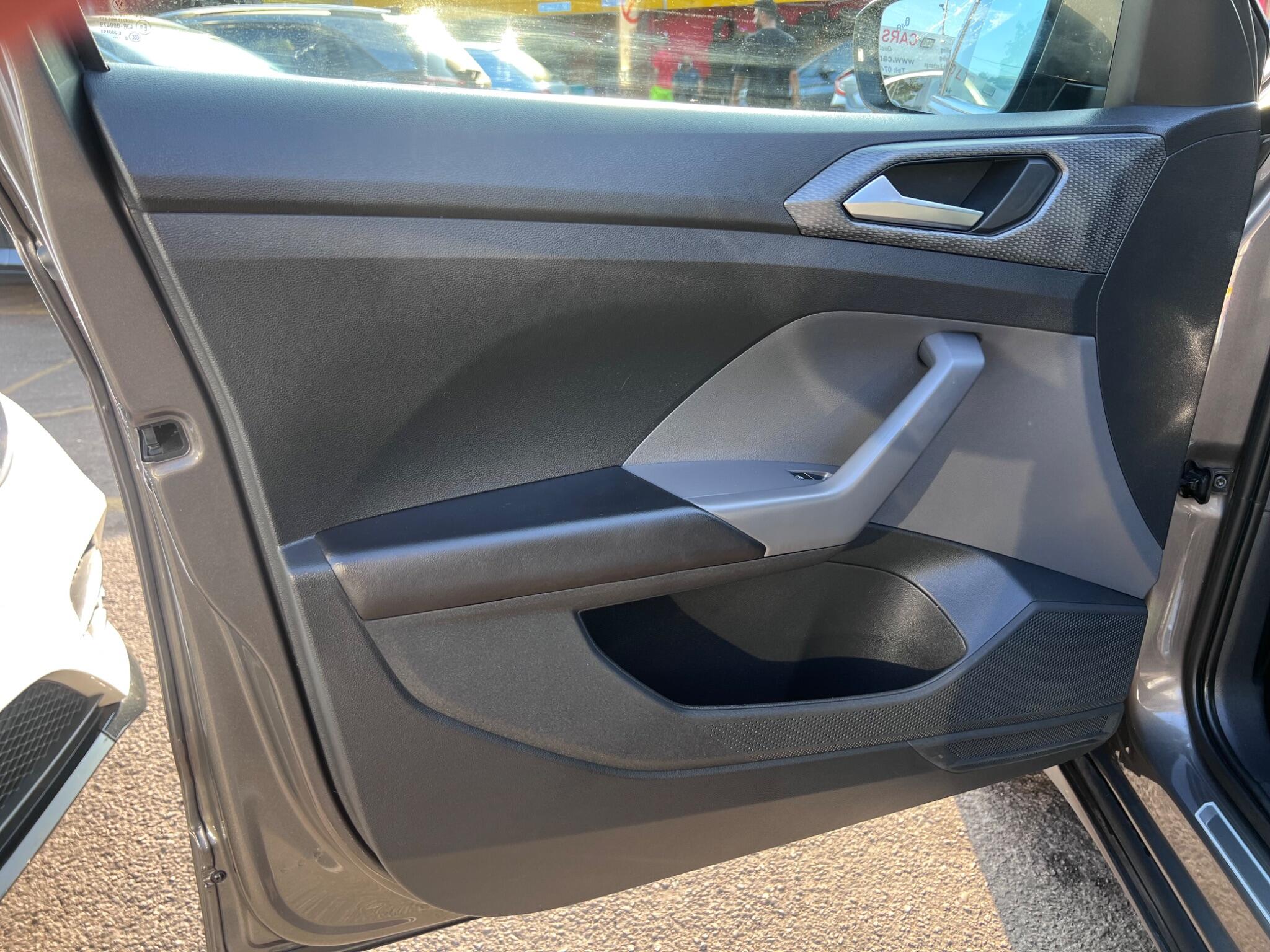 Volkswagen T-Cross view 35