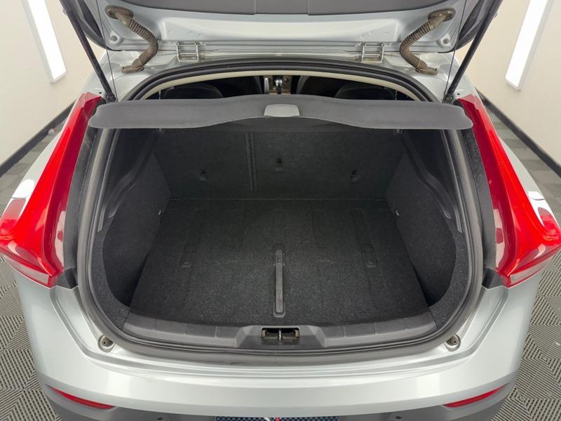 2013 Volvo V40 Cross Country image 15