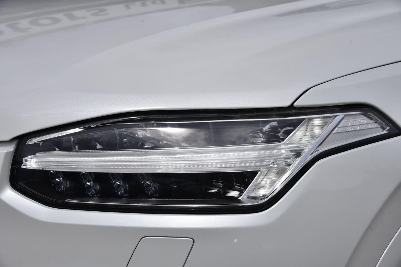 Volvo XC90 view 13