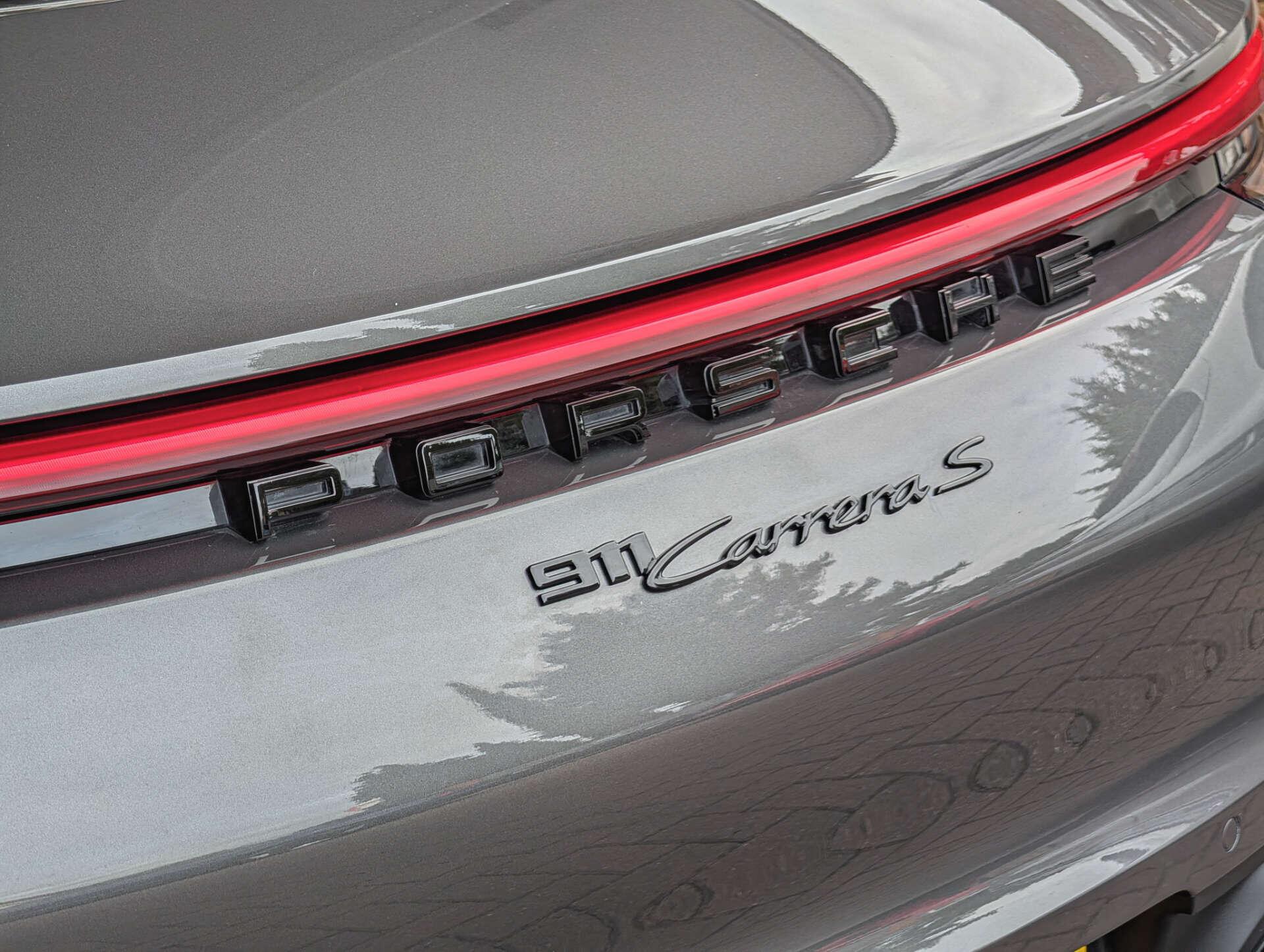 Porsche 911 view 18
