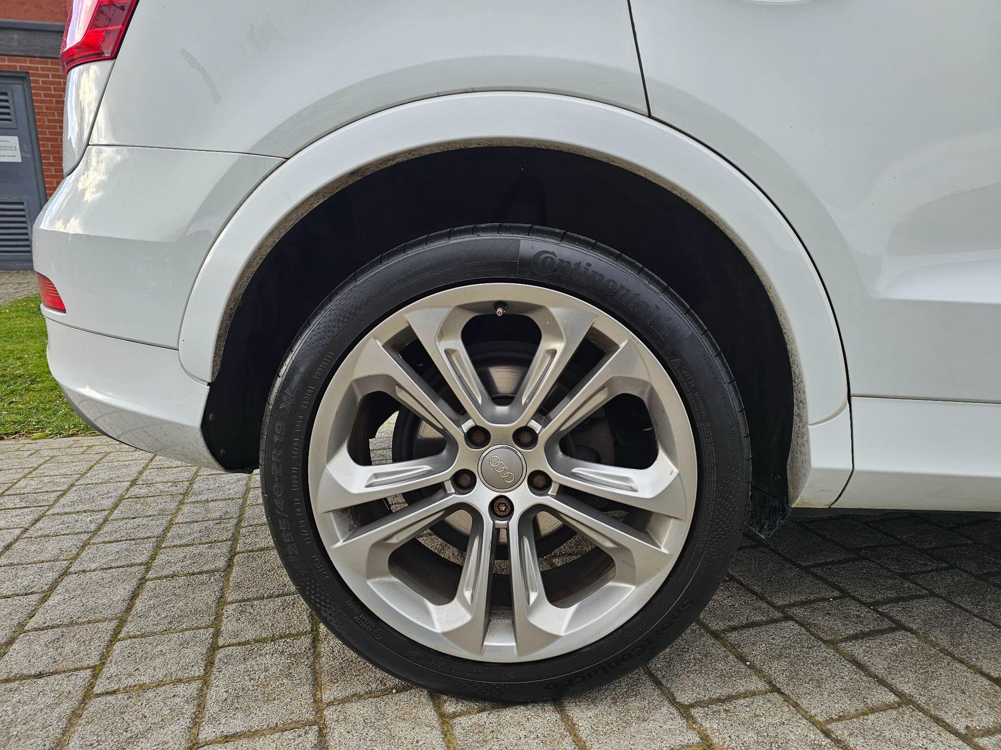 Audi Q3 view 7