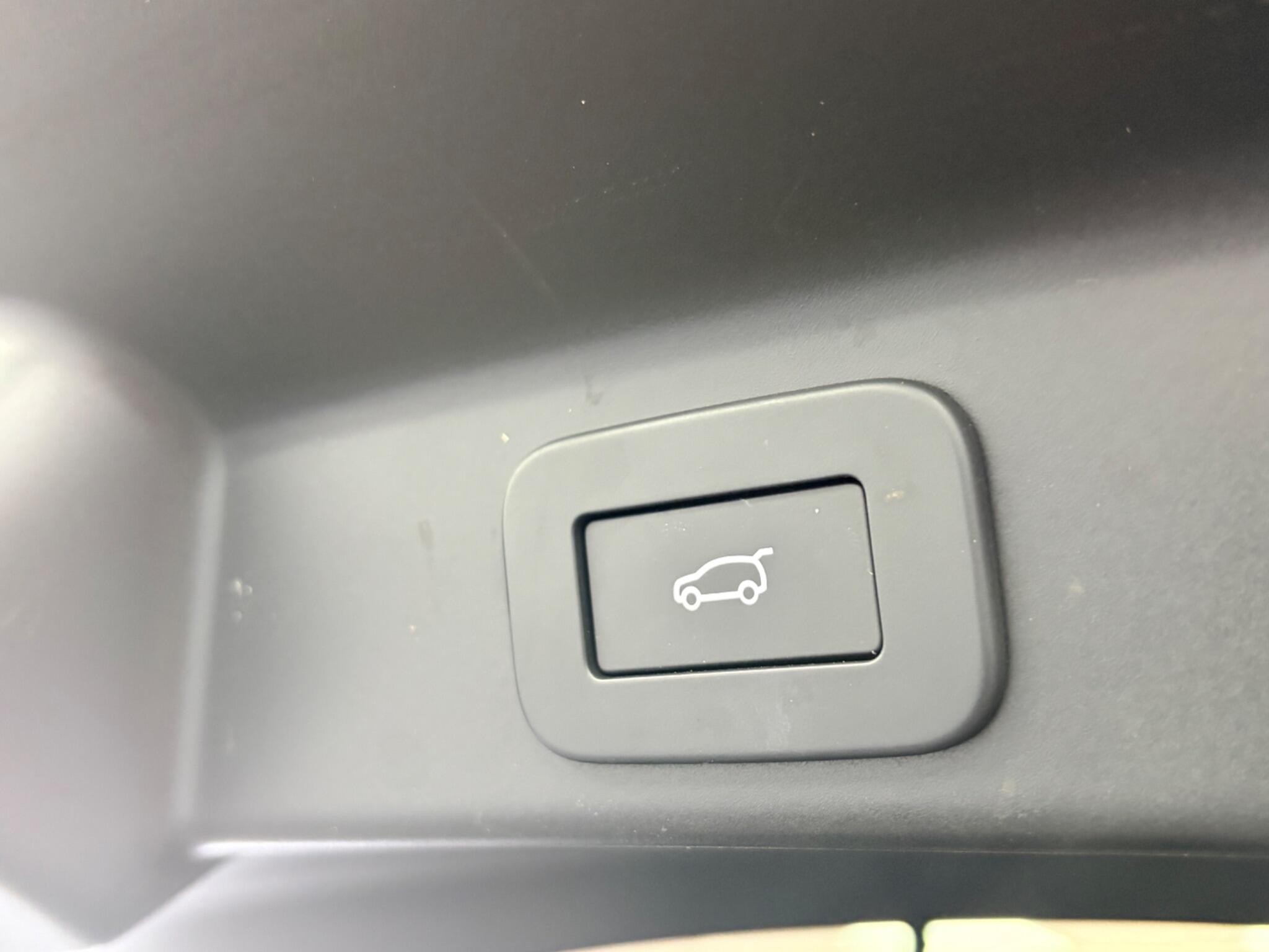 Jaguar F-Pace view 18