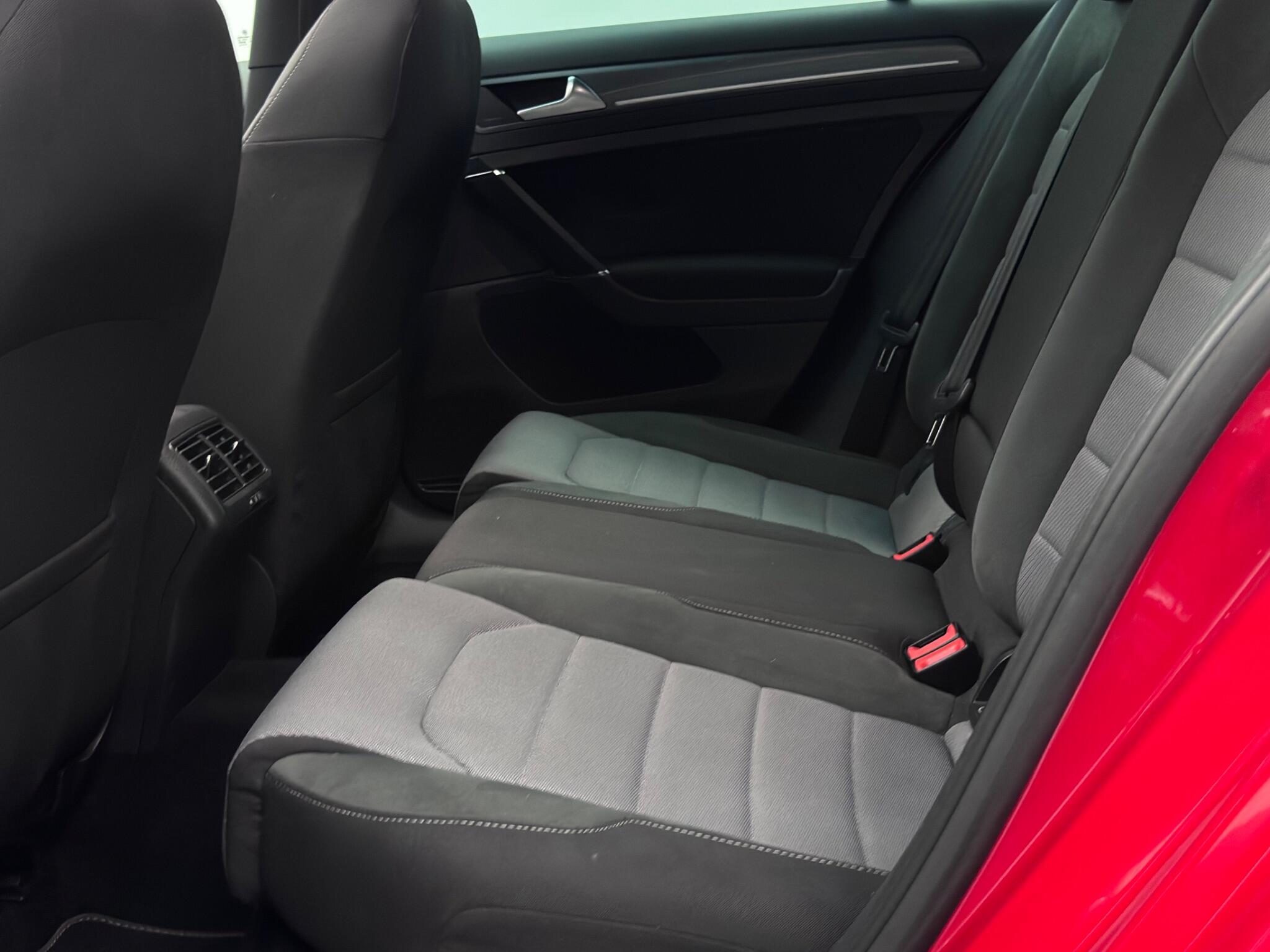 Volkswagen Golf view 64