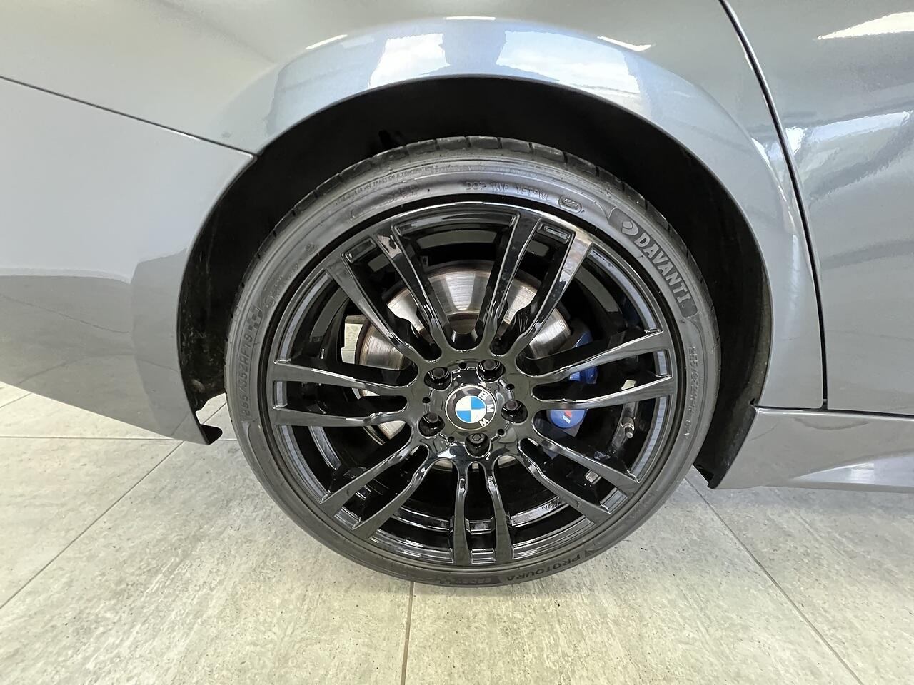 BMW 3 Series view 21