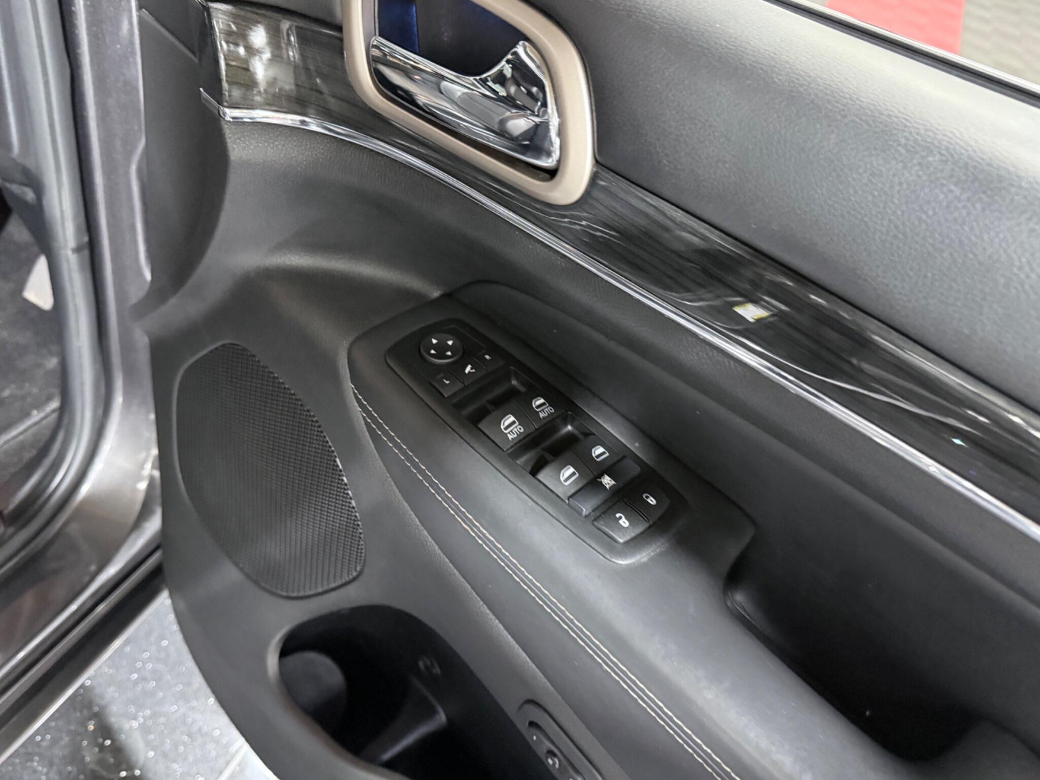 Jeep Grand Cherokee view 62