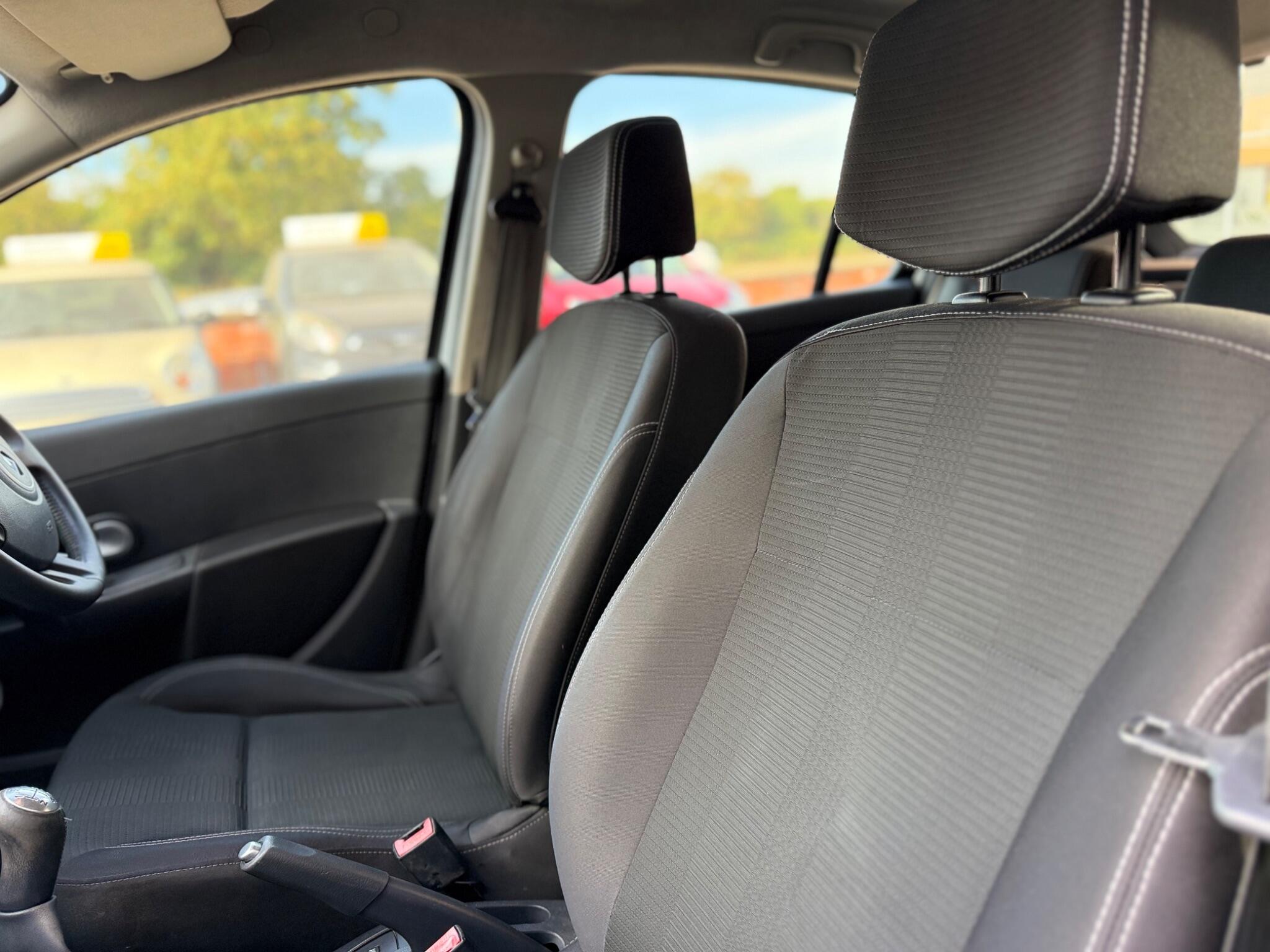Renault Clio view 12