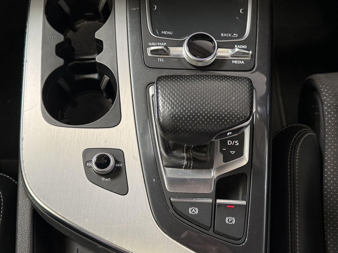 Audi Q7 view 57