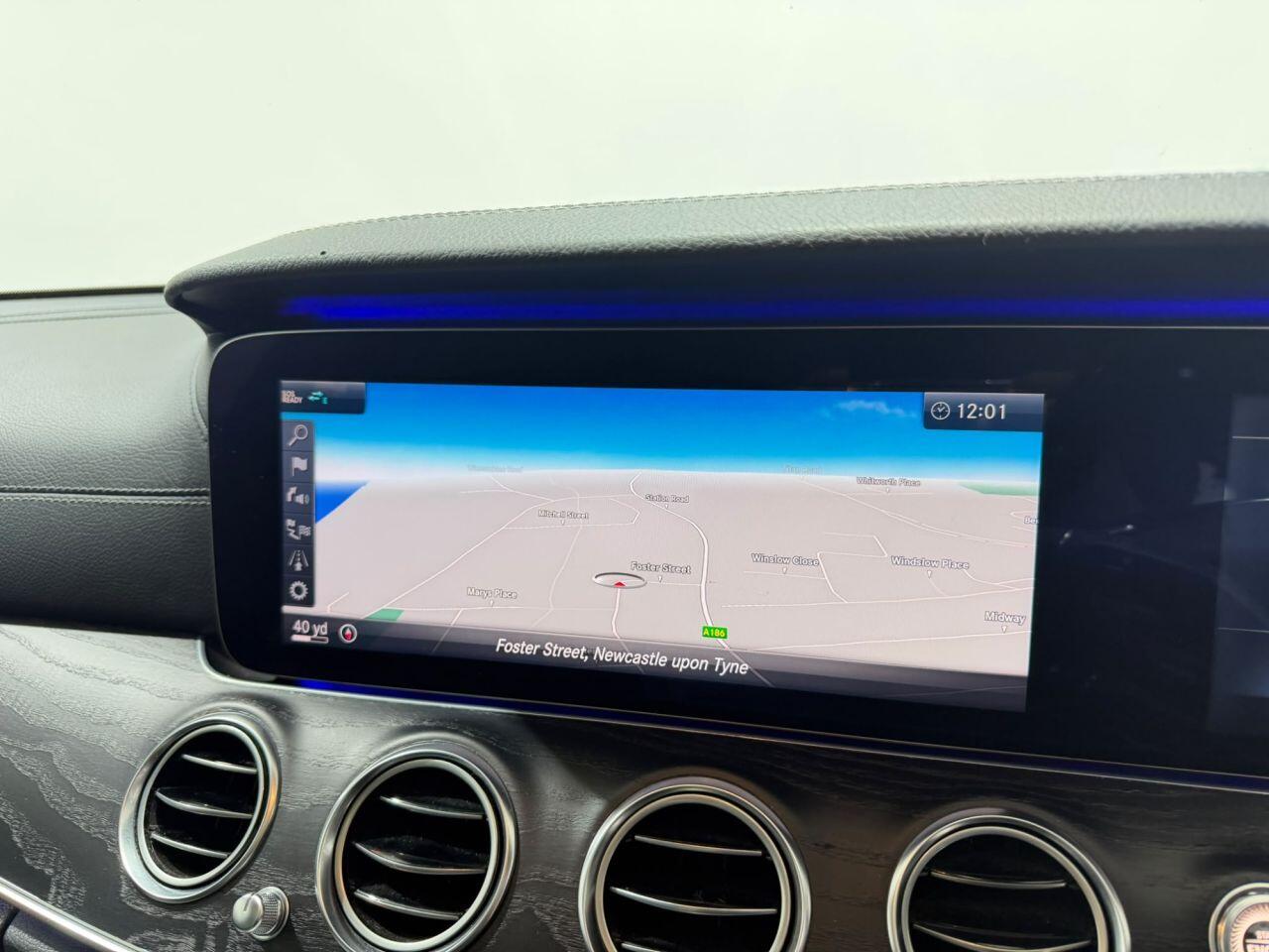 Mercedes-Benz E-Class view 32