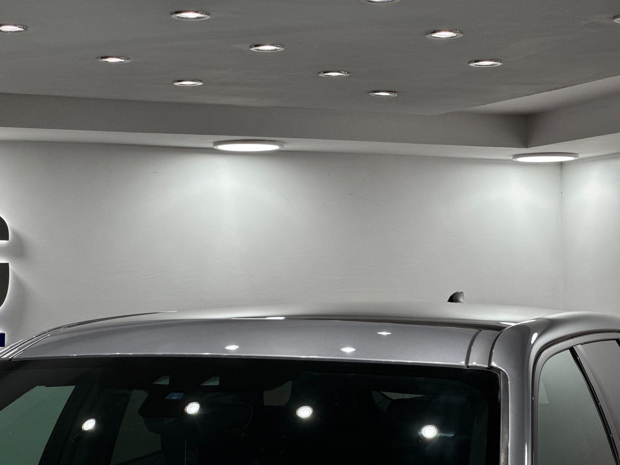Land Rover Discovery Sport view 12